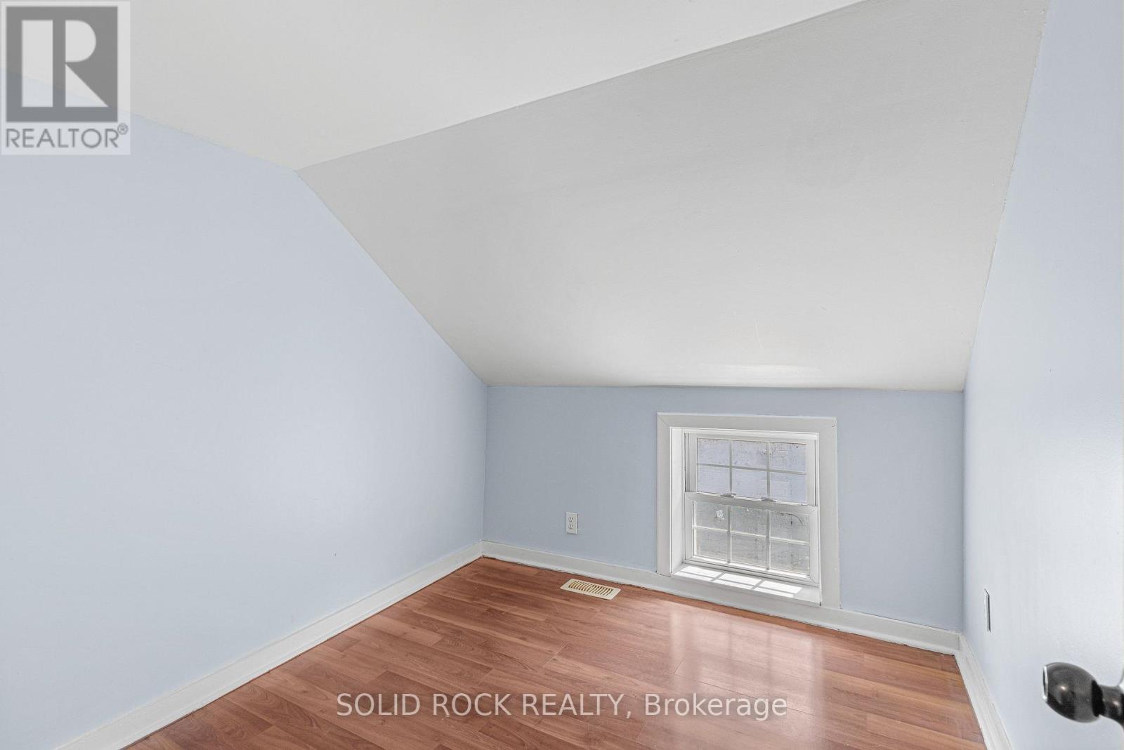 3022 JOHN STREET - 35