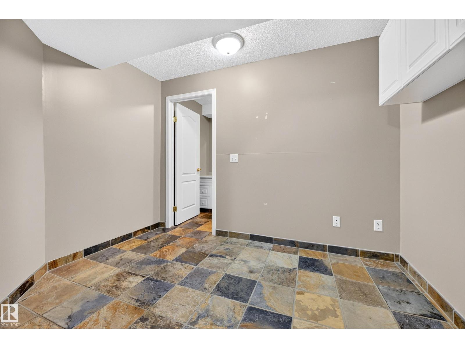 21 CROCUS WY — photo 34
