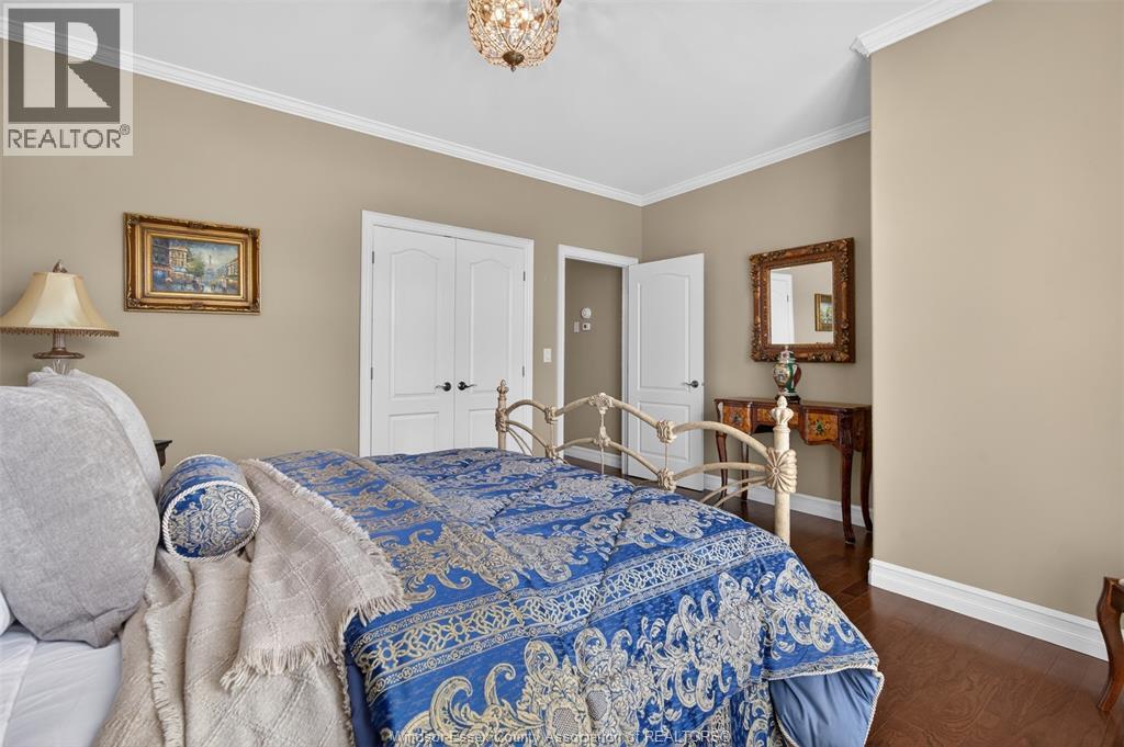 6 VALLOCHIE COURT - 25