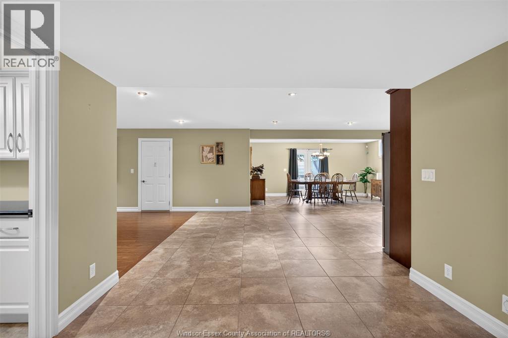 6 VALLOCHIE COURT - 28