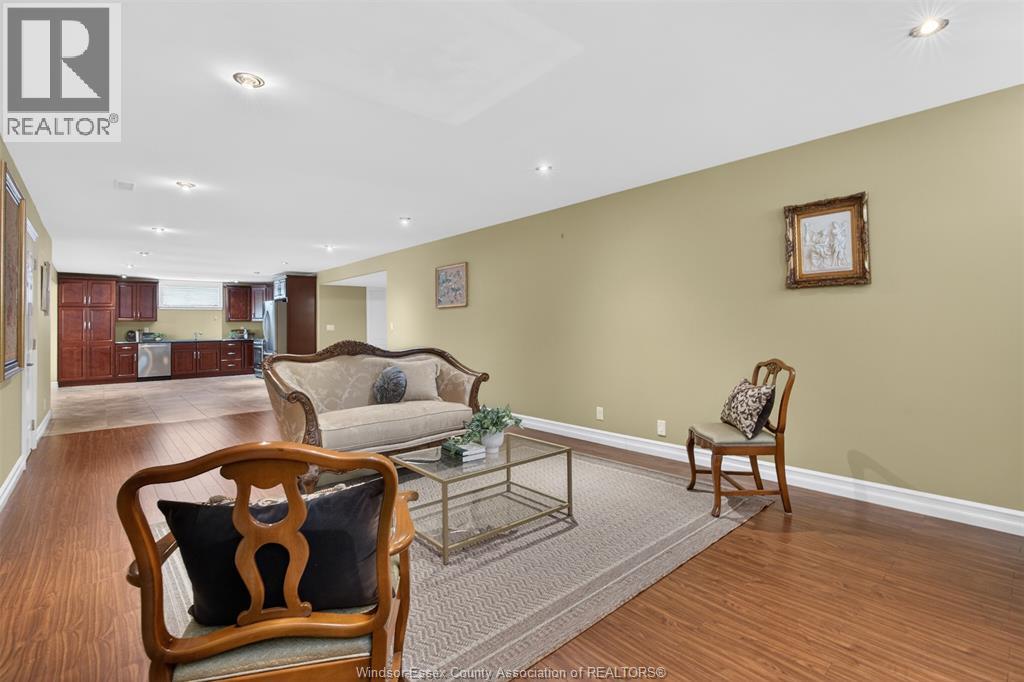 6 VALLOCHIE COURT - 37