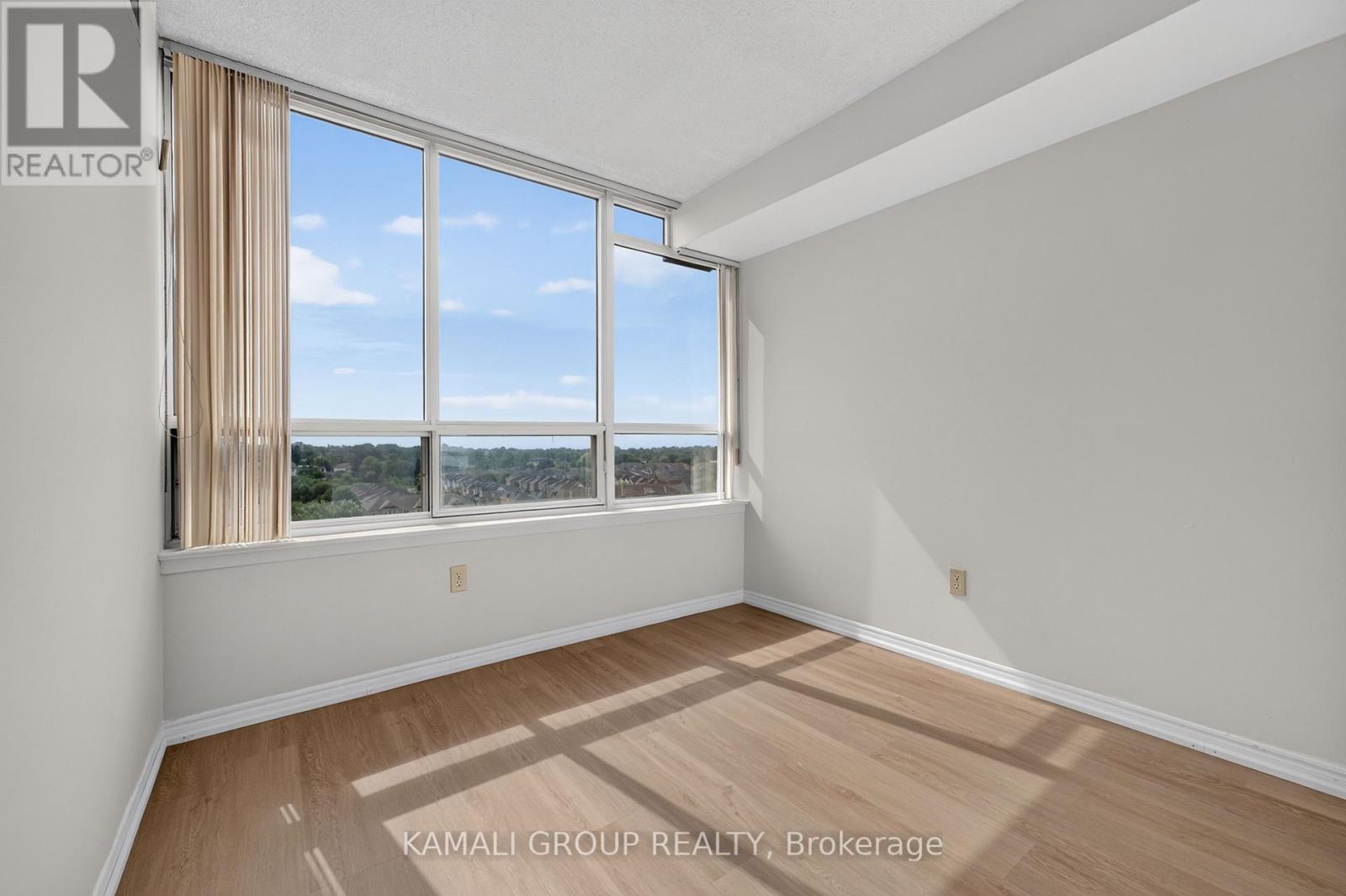#1126 3 GREYSTONE WALK DRIVE - 23