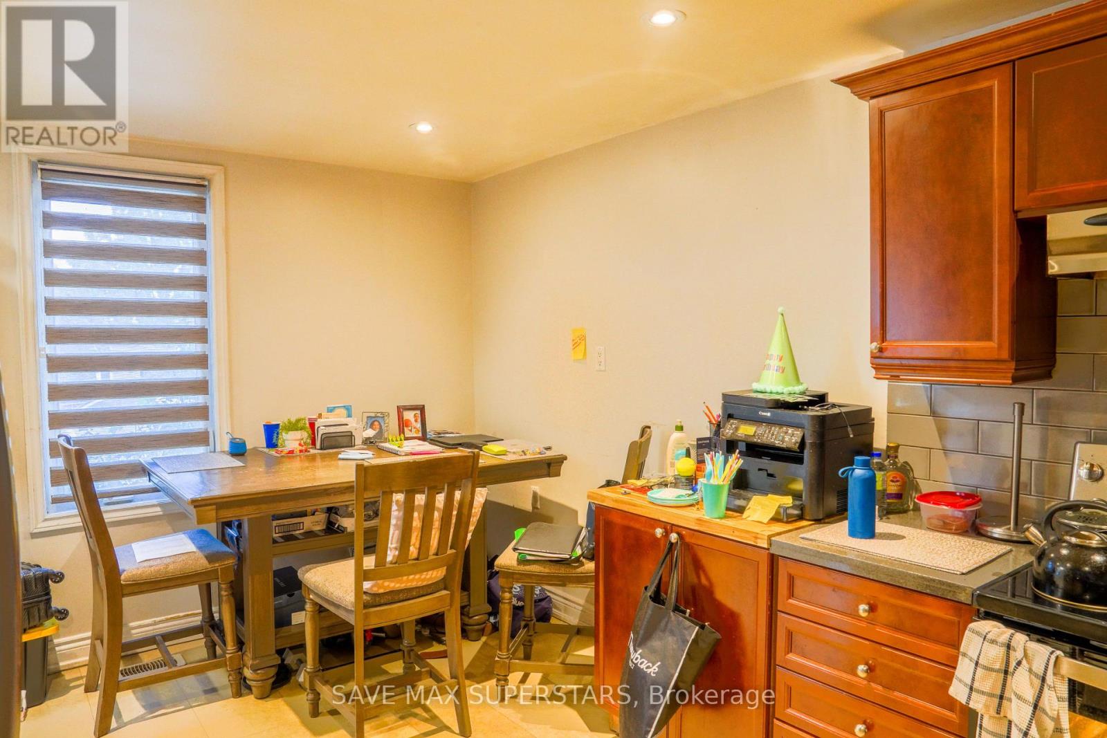 93 JOHN STREET E - 23