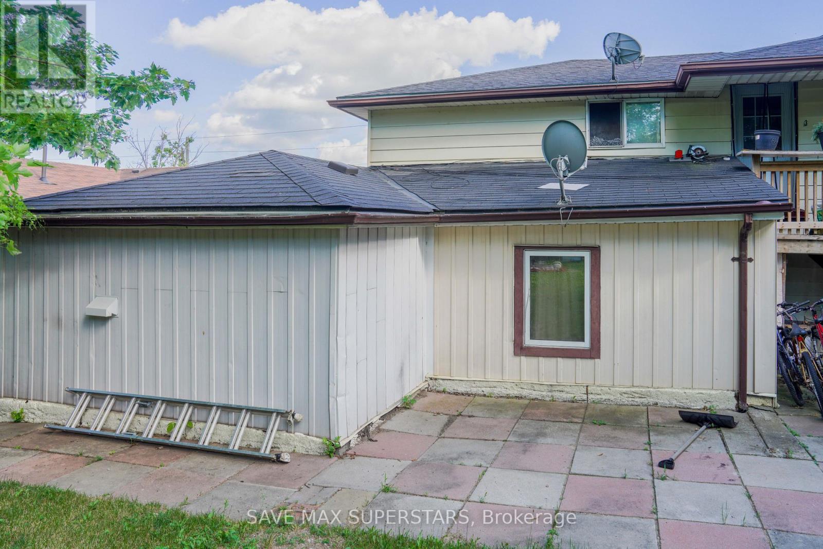 93 JOHN STREET E - 18