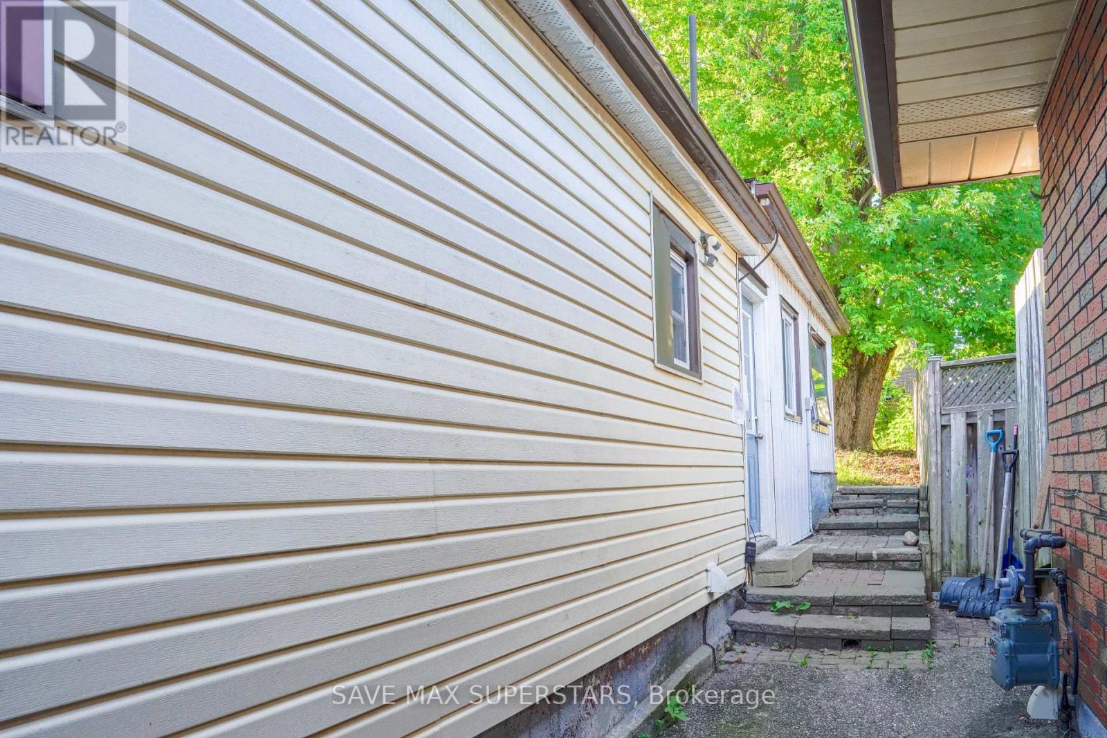 93 JOHN STREET E - 42