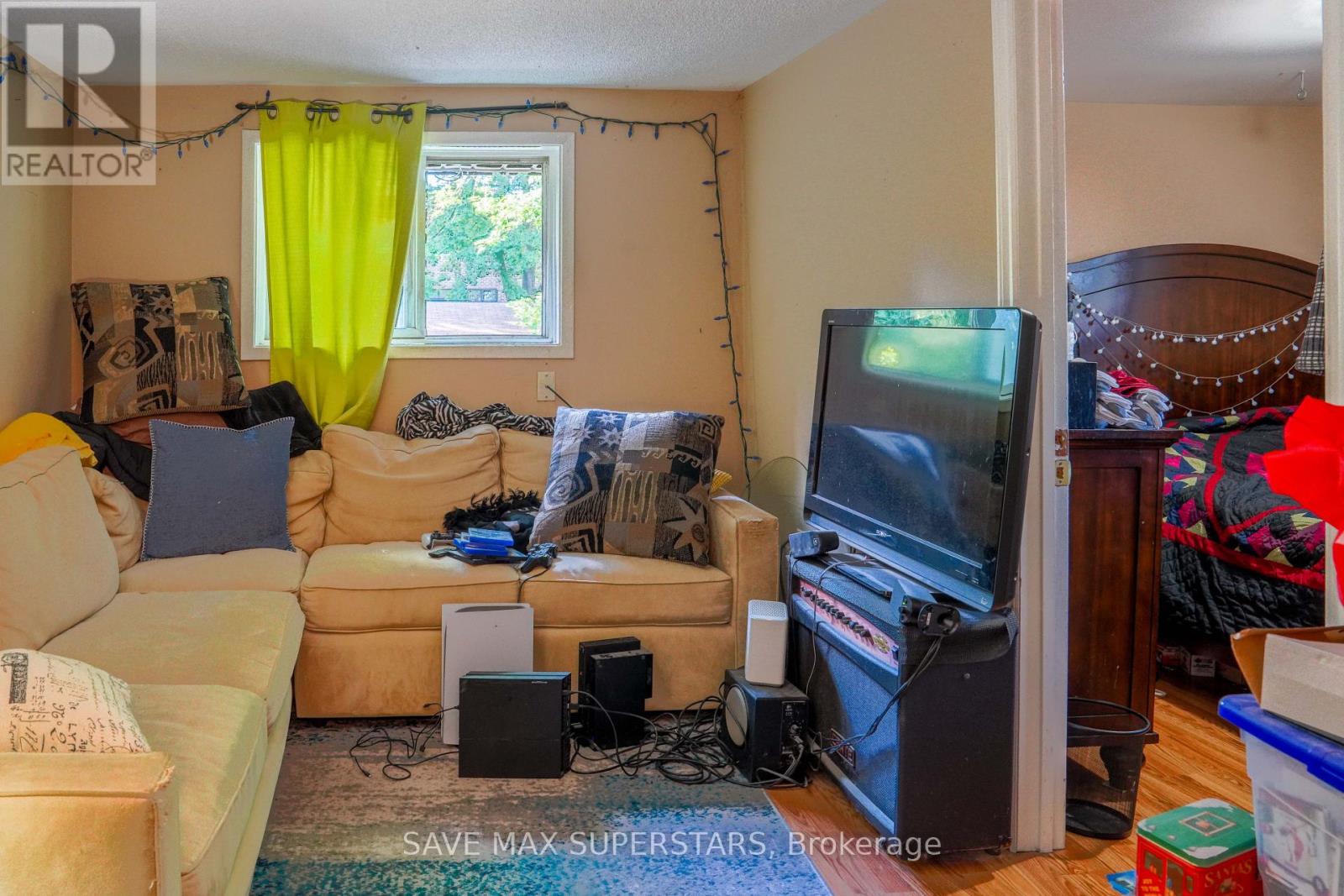93 JOHN STREET E - 40