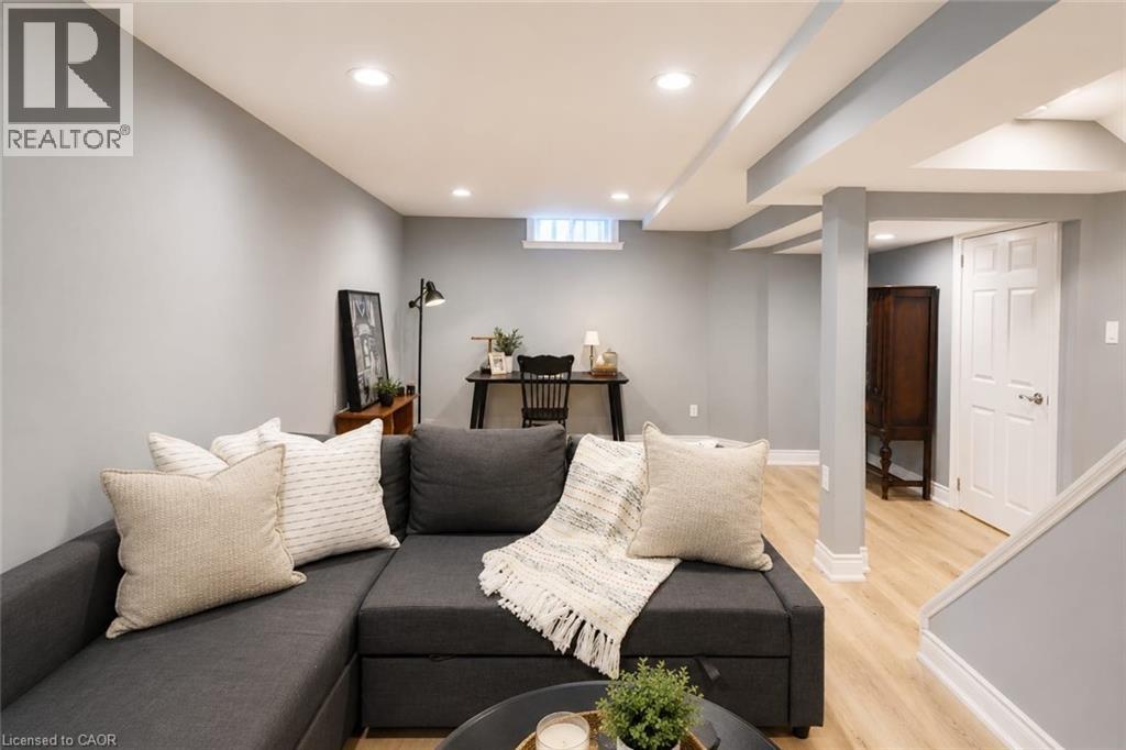 172 HIGHLAND Road W - 19