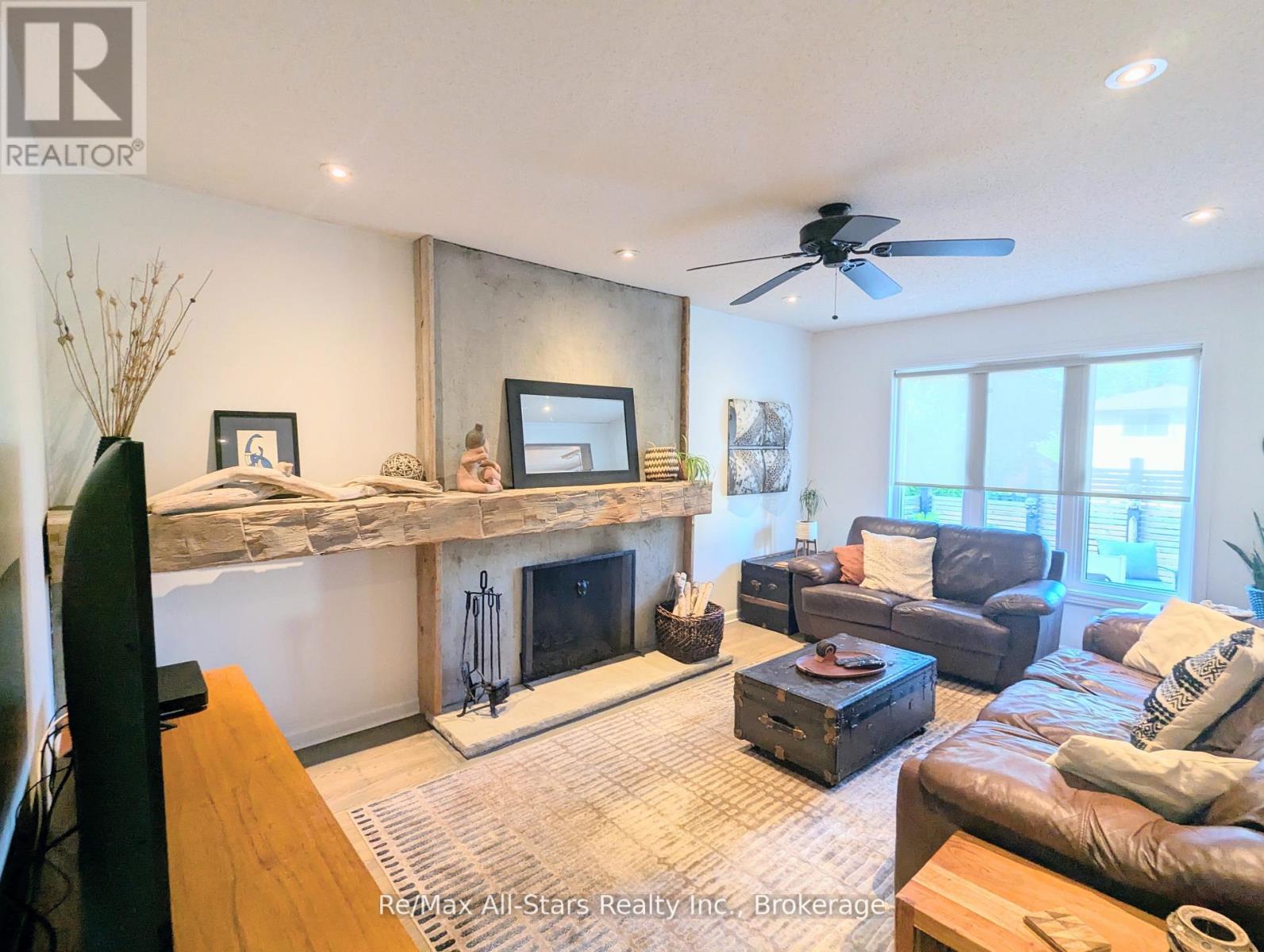 20 LOVE CRESCENT - 13