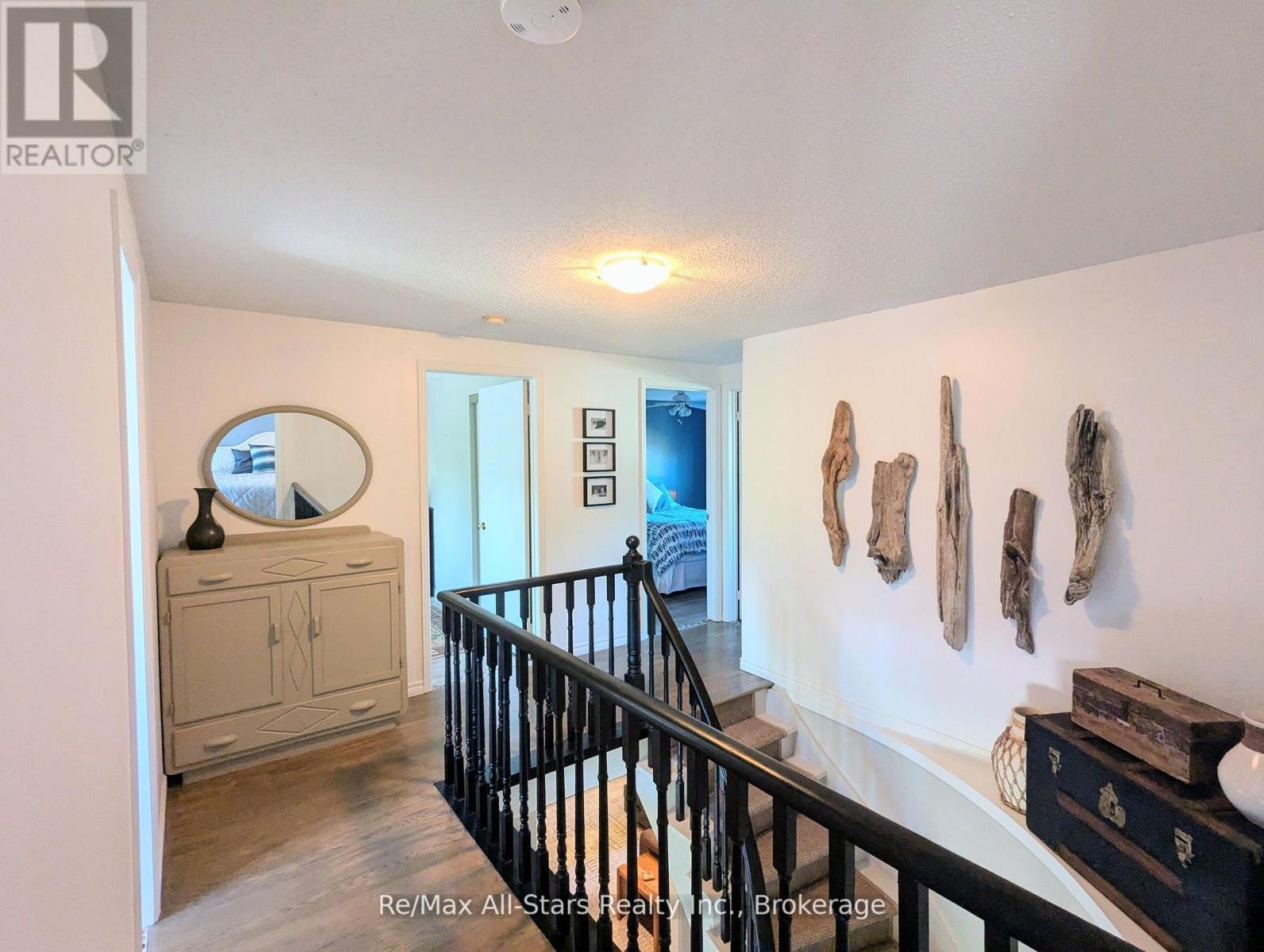 20 LOVE CRESCENT - 16
