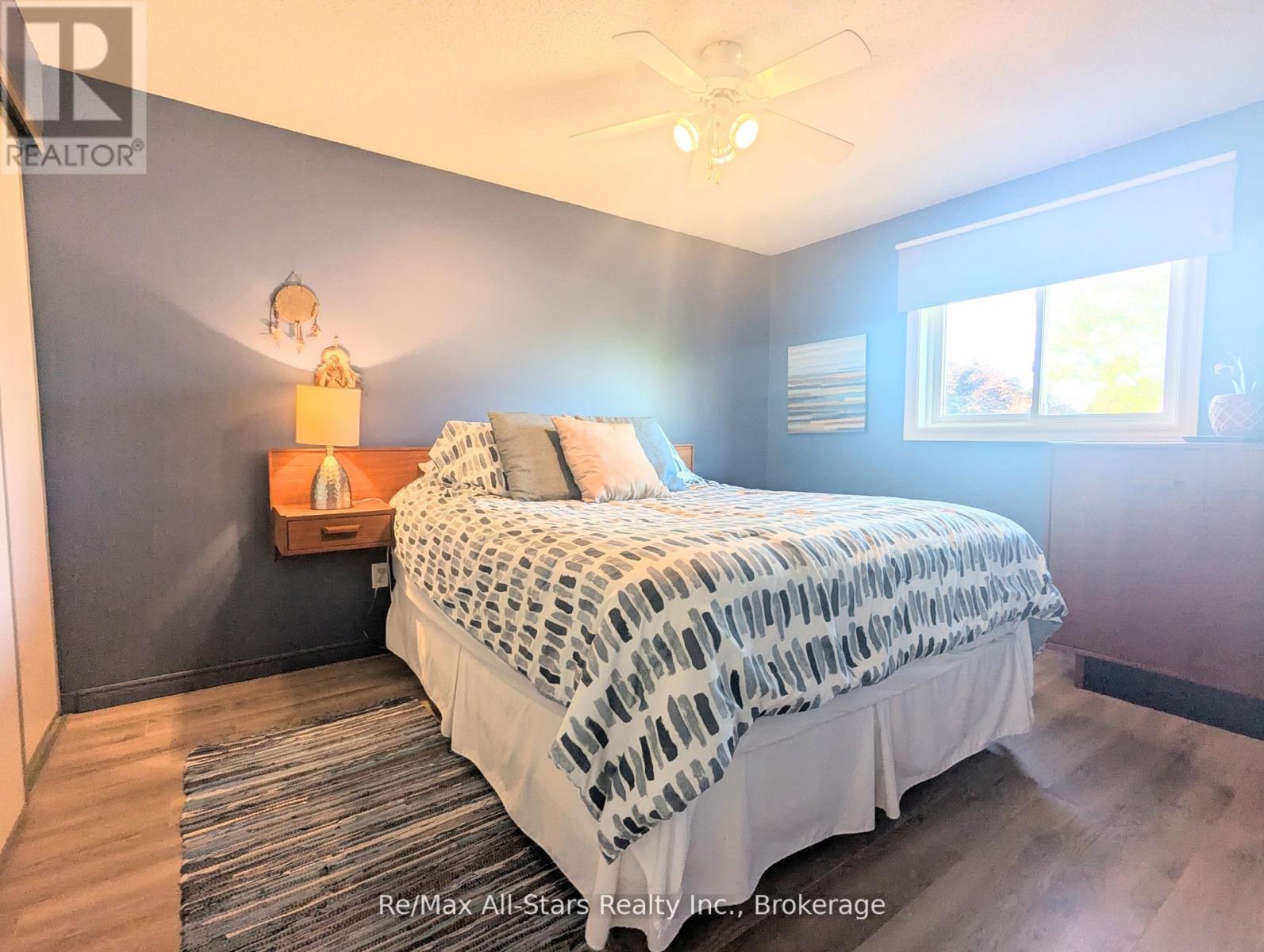 20 LOVE CRESCENT - 21
