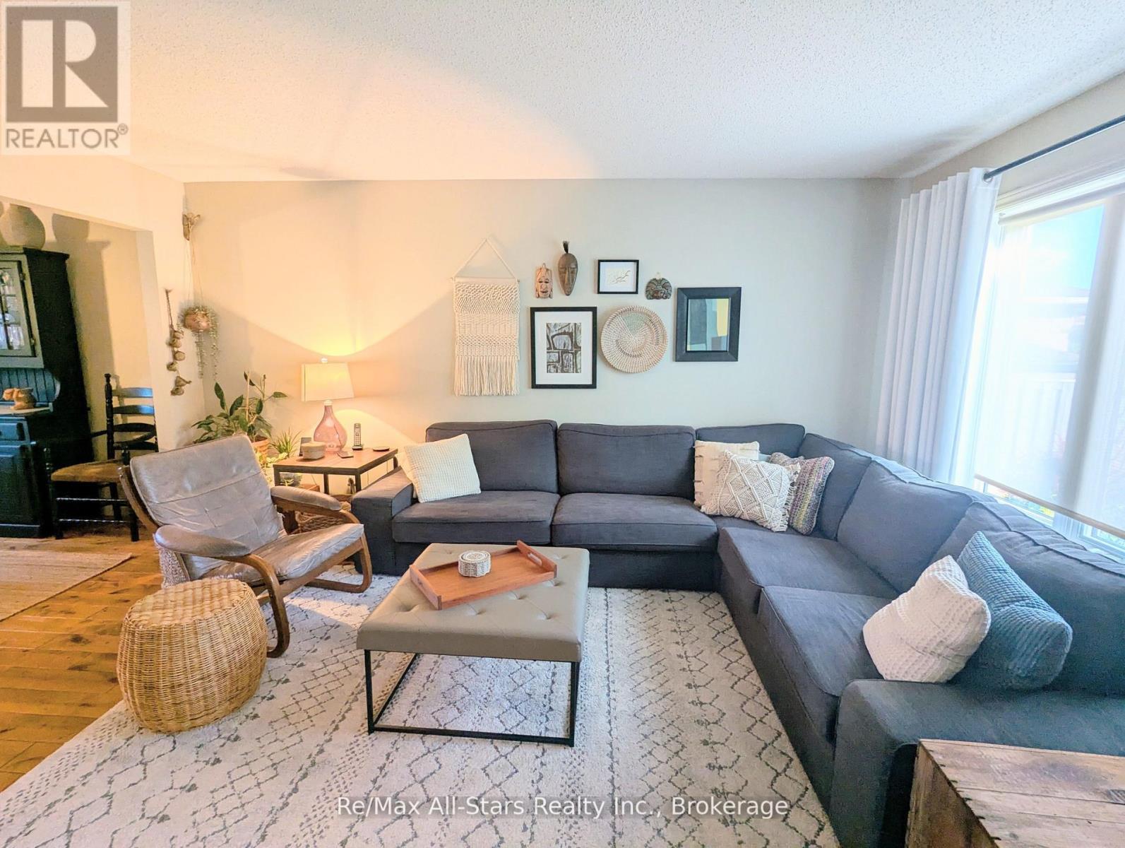 20 LOVE CRESCENT - 8