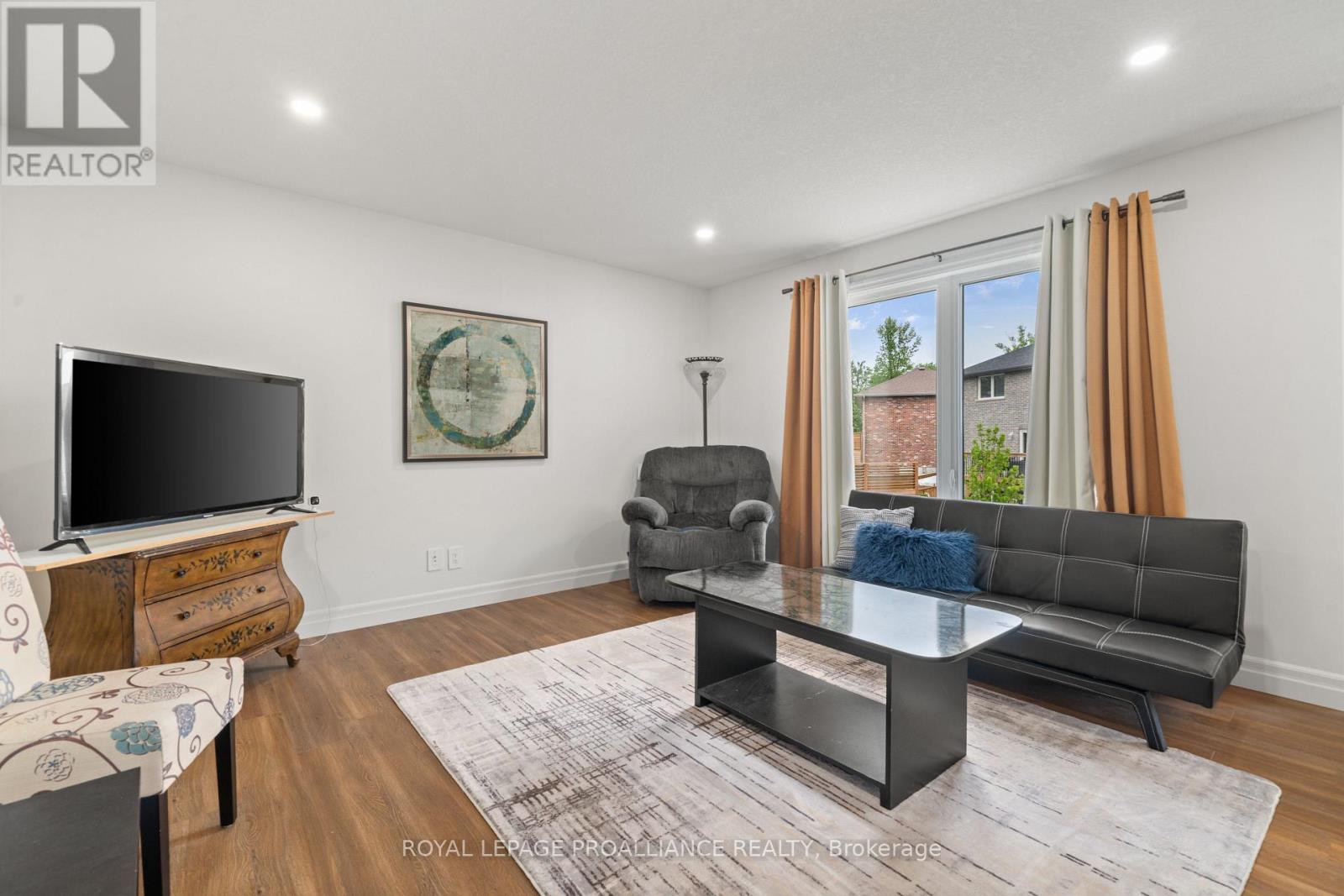 54 LANARK DRIVE - 21