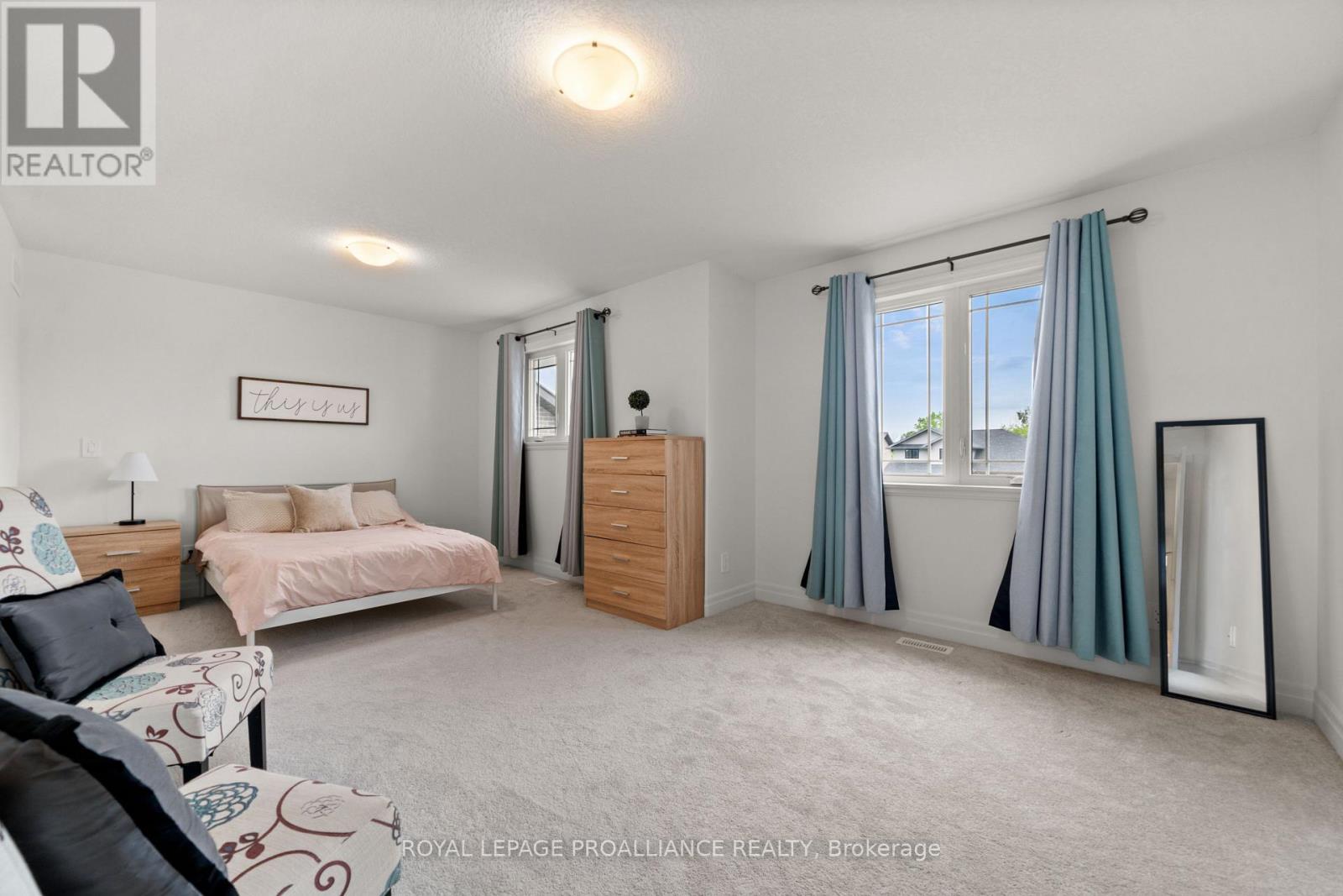 54 LANARK DRIVE - 24