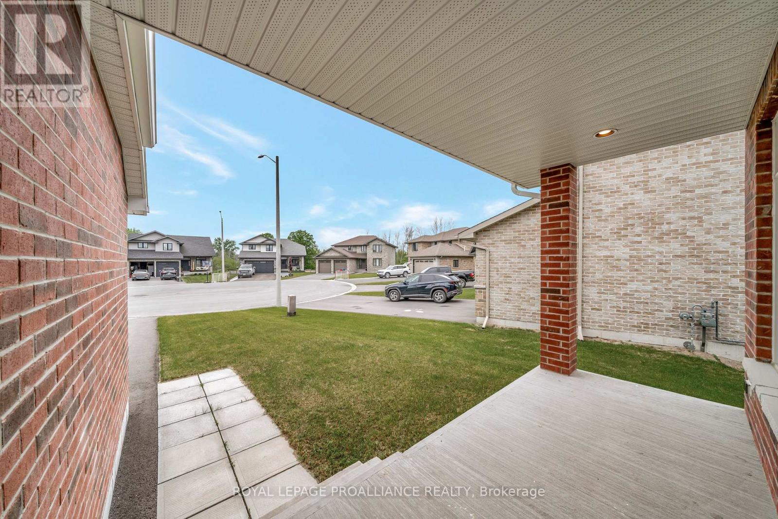 54 LANARK DRIVE - 3