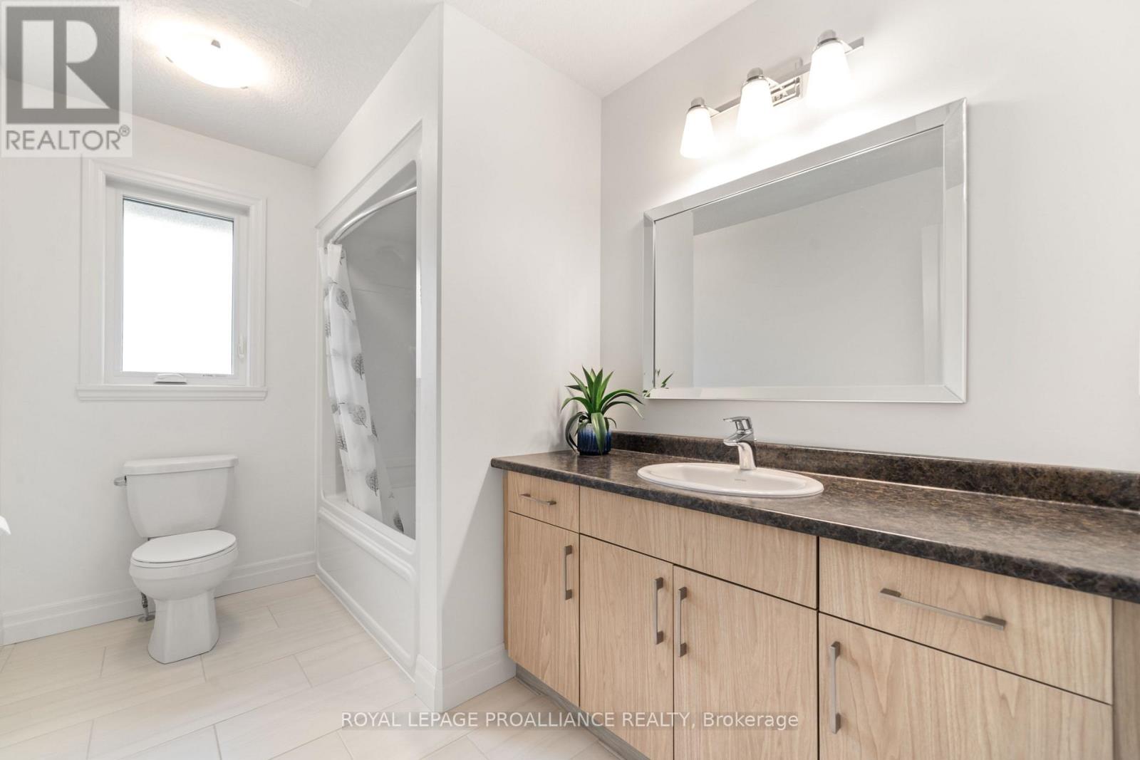 54 LANARK DRIVE - 30
