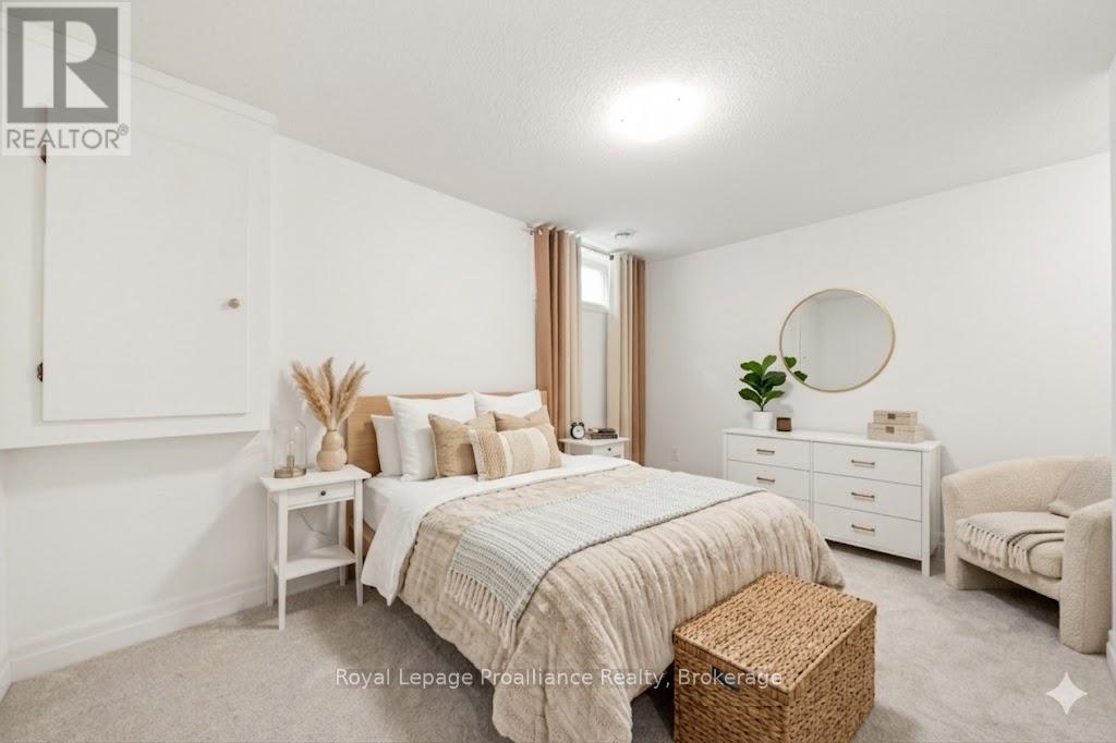 54 LANARK DRIVE - 35