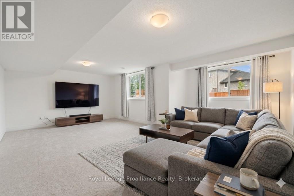 54 LANARK DRIVE - 36