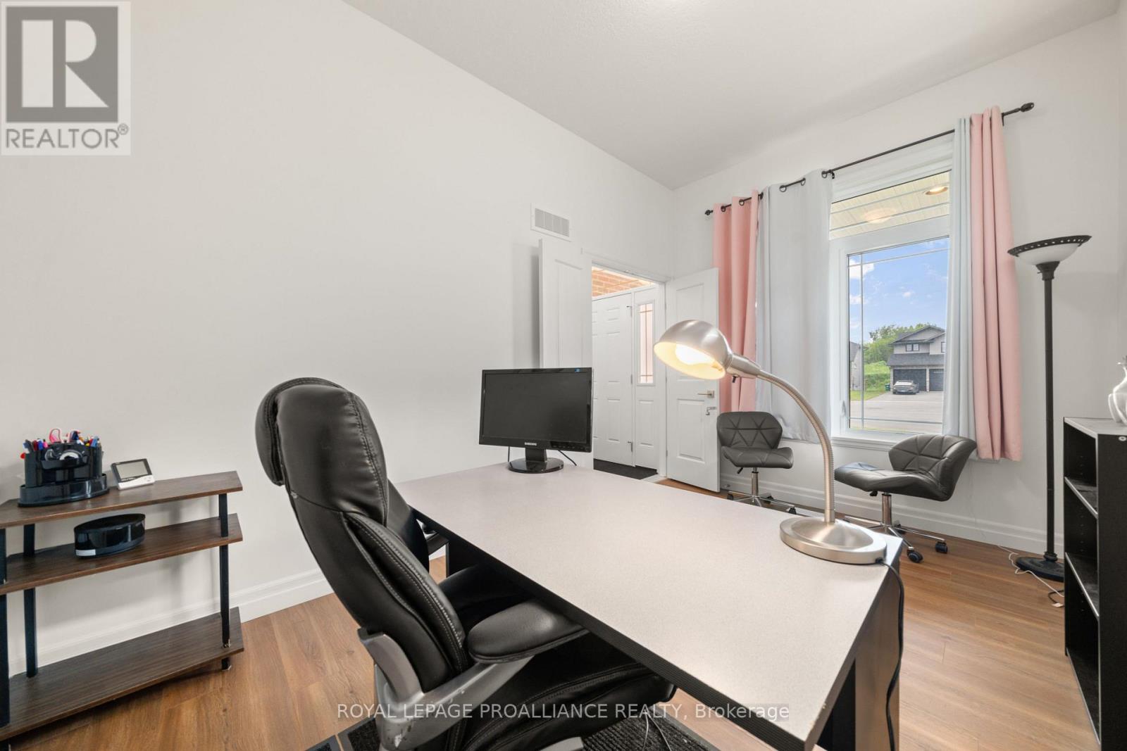 54 LANARK DRIVE - 8
