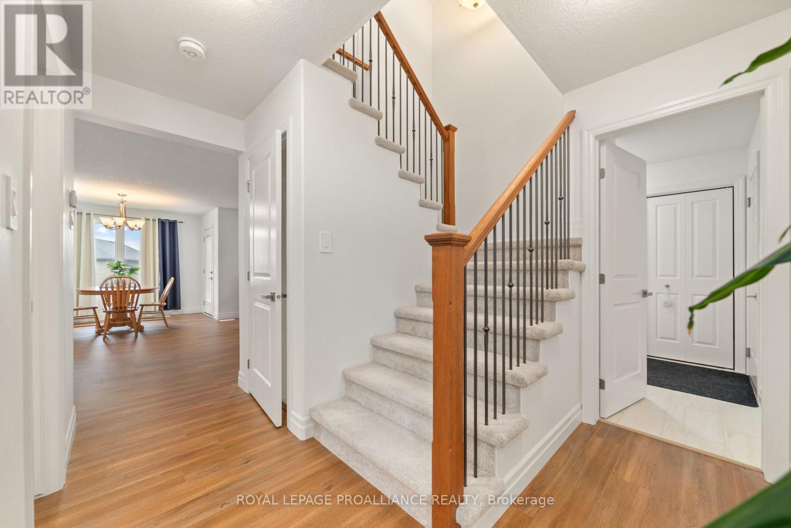 54 LANARK DRIVE - 9