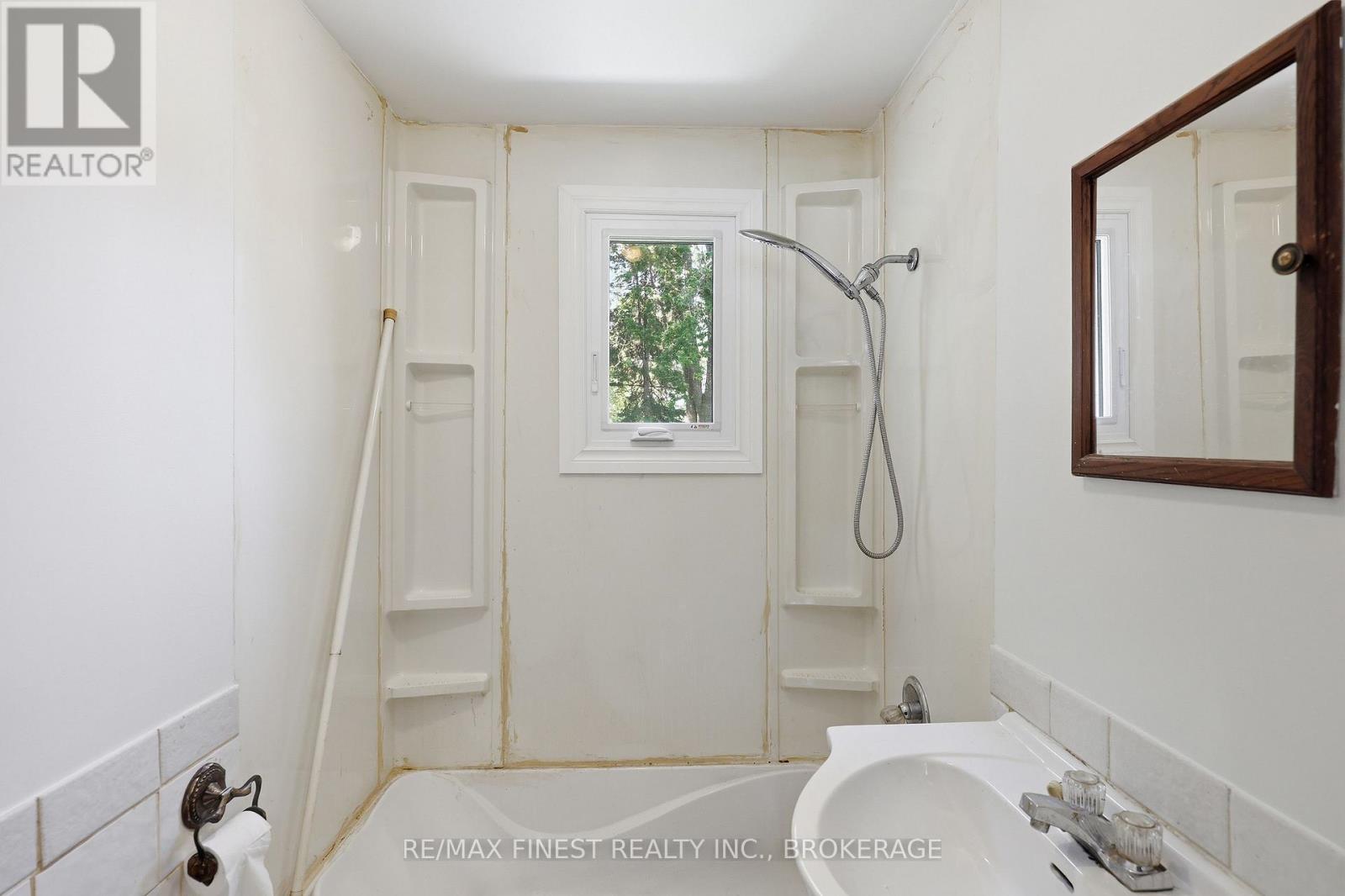 734 PORTSMOUTH AVENUE - 18