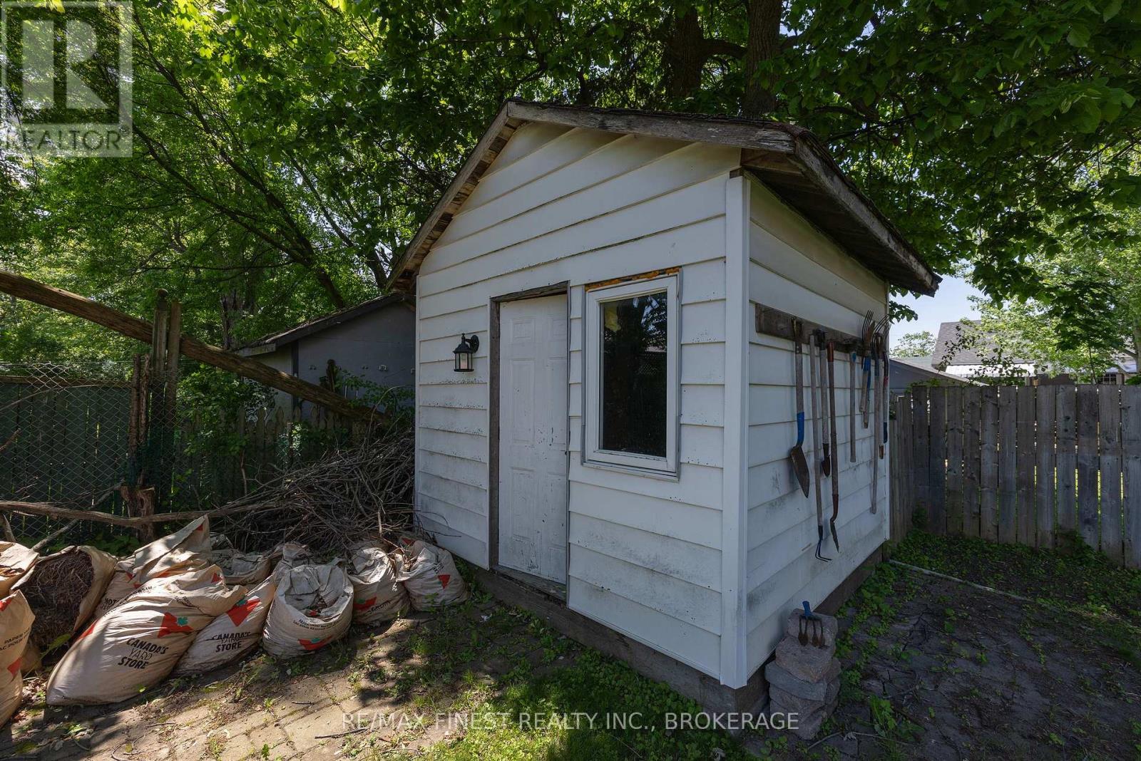 734 PORTSMOUTH AVENUE - 32
