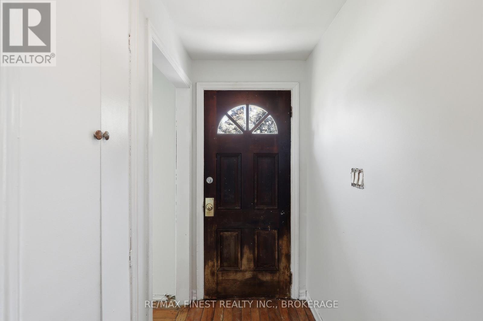 734 PORTSMOUTH AVENUE - 5