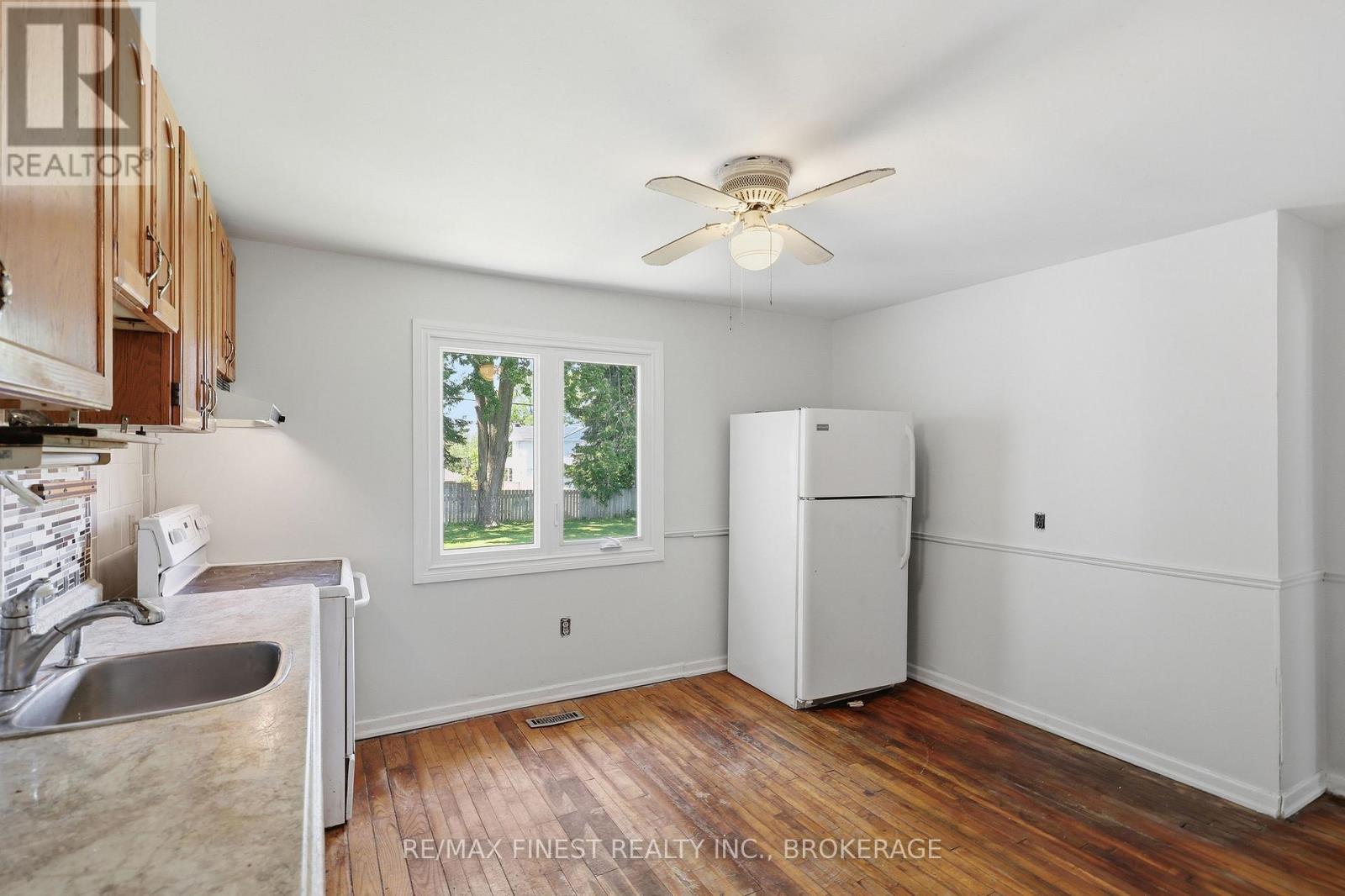 734 PORTSMOUTH AVENUE - 8
