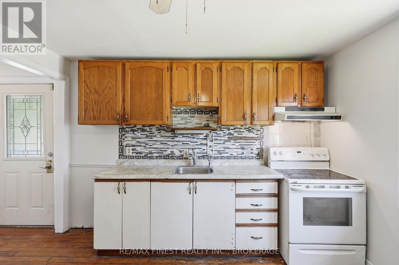 734 PORTSMOUTH AVENUE - 9