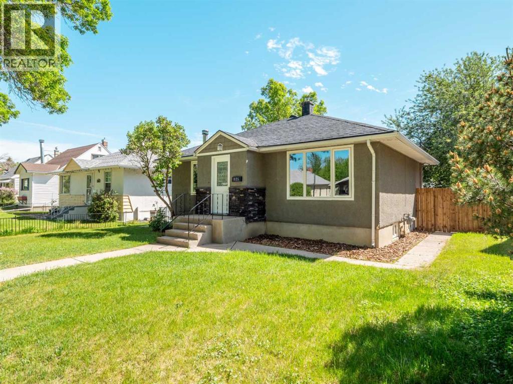 1025 12 Street S - 3