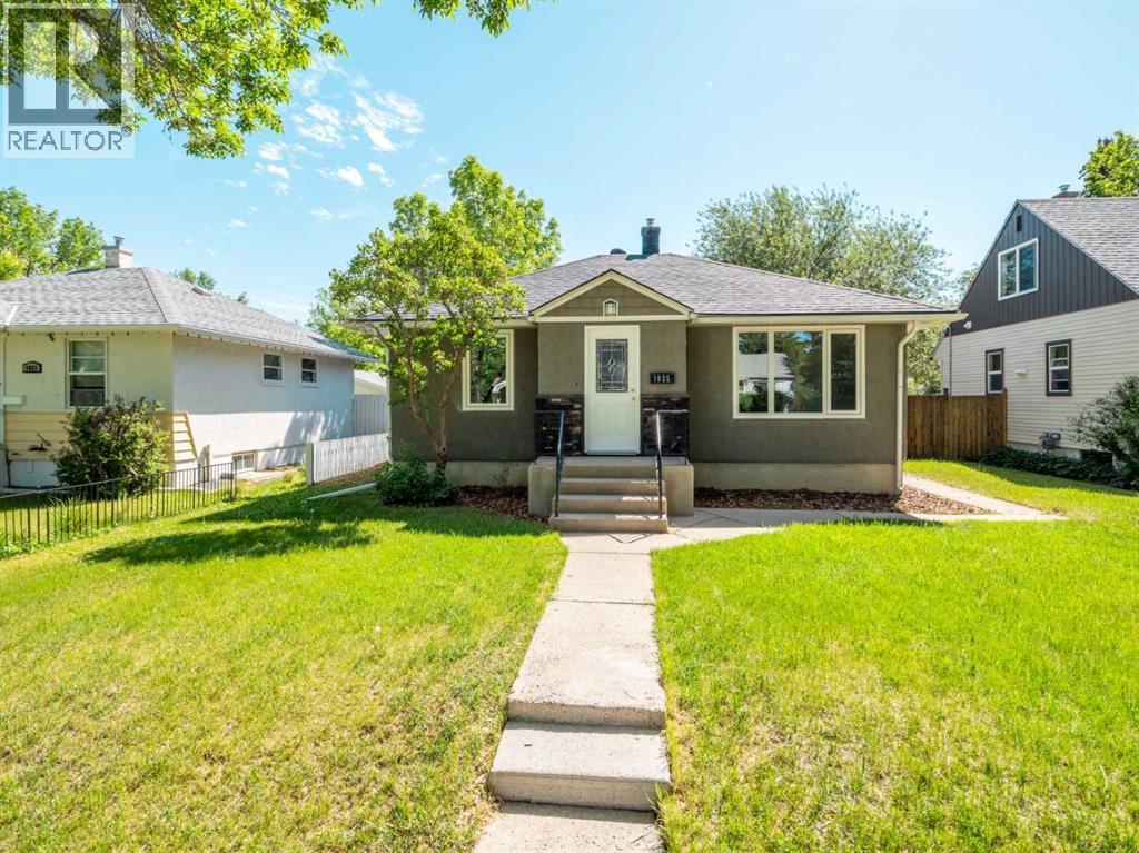 1025 12 Street S - 1