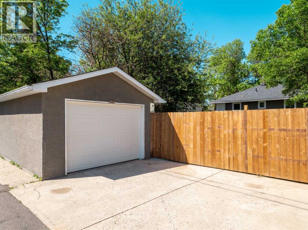 1025 12 Street S - 37