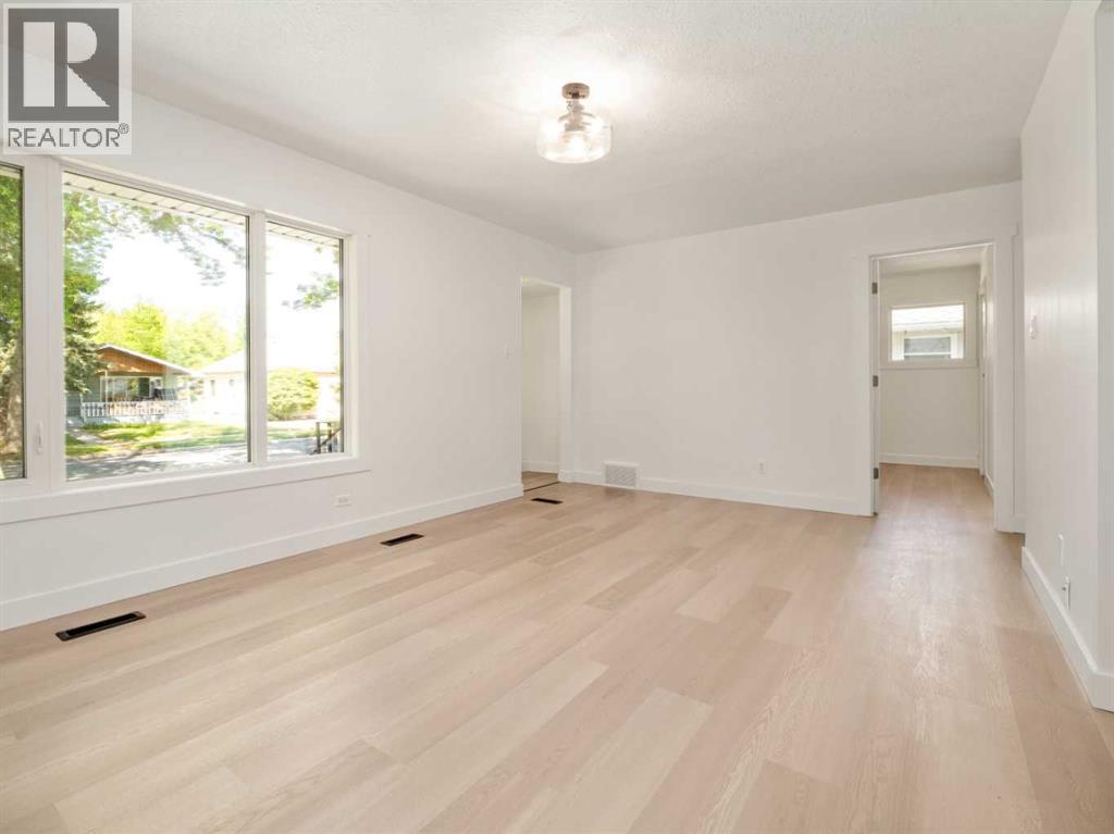 1025 12 Street S - 19