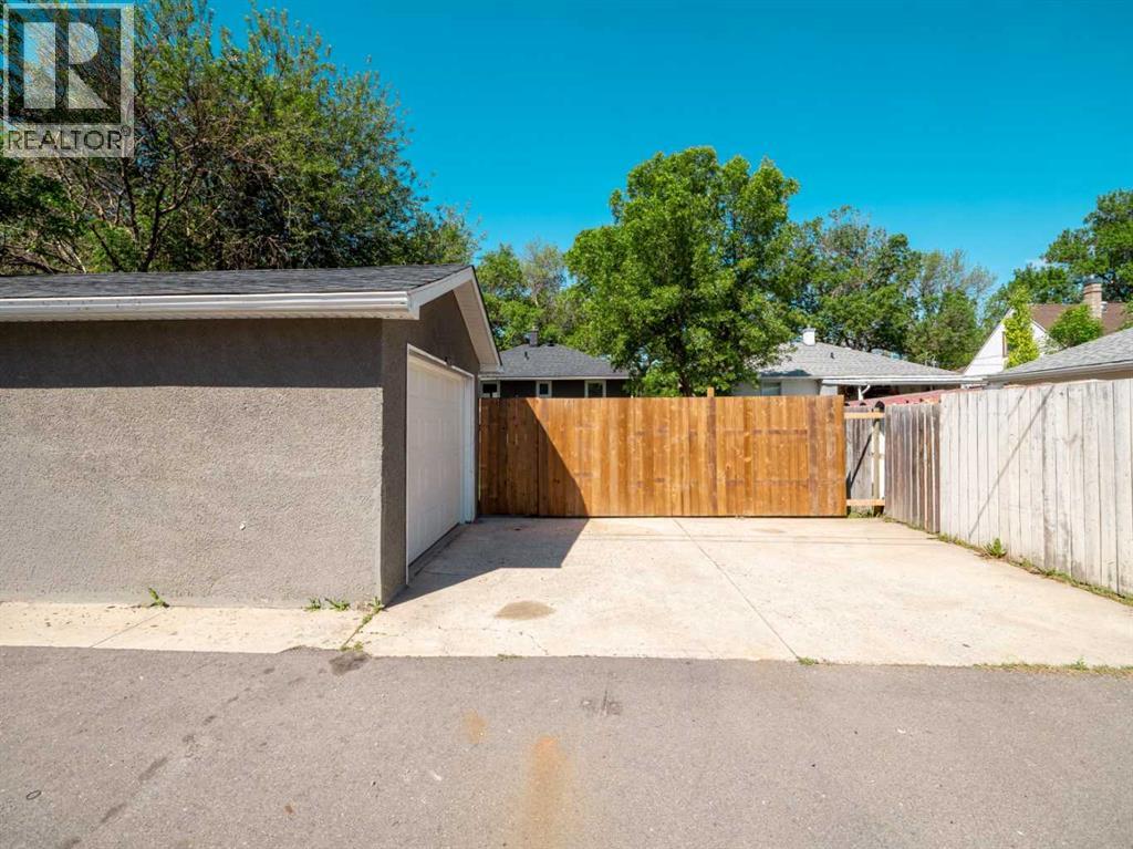 1025 12 Street S - 38