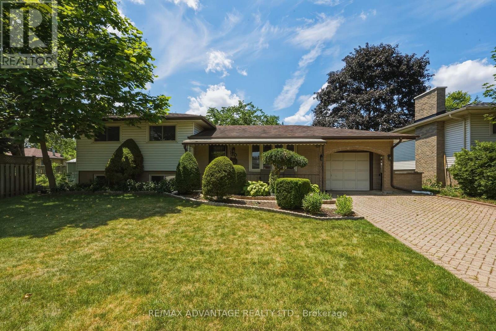 120 CHAMPLAIN CRESCENT - 1