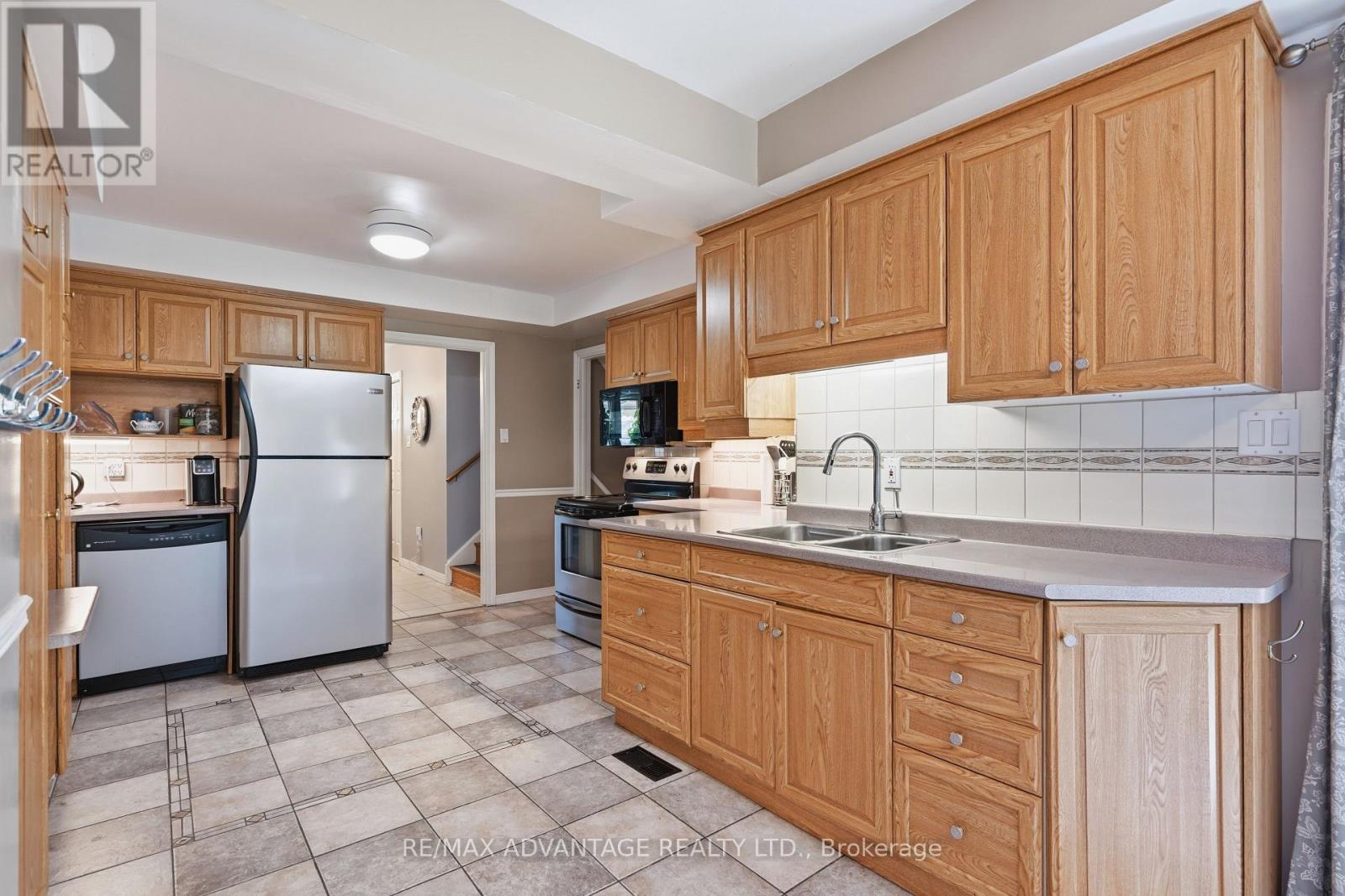120 CHAMPLAIN CRESCENT - 10