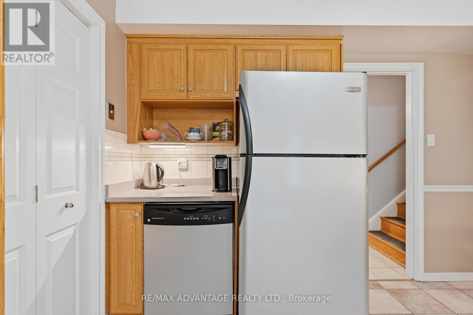 120 CHAMPLAIN CRESCENT - 12