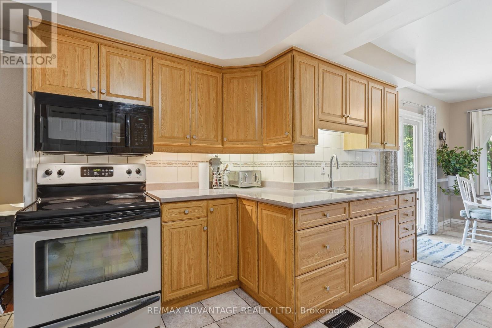 120 CHAMPLAIN CRESCENT - 13