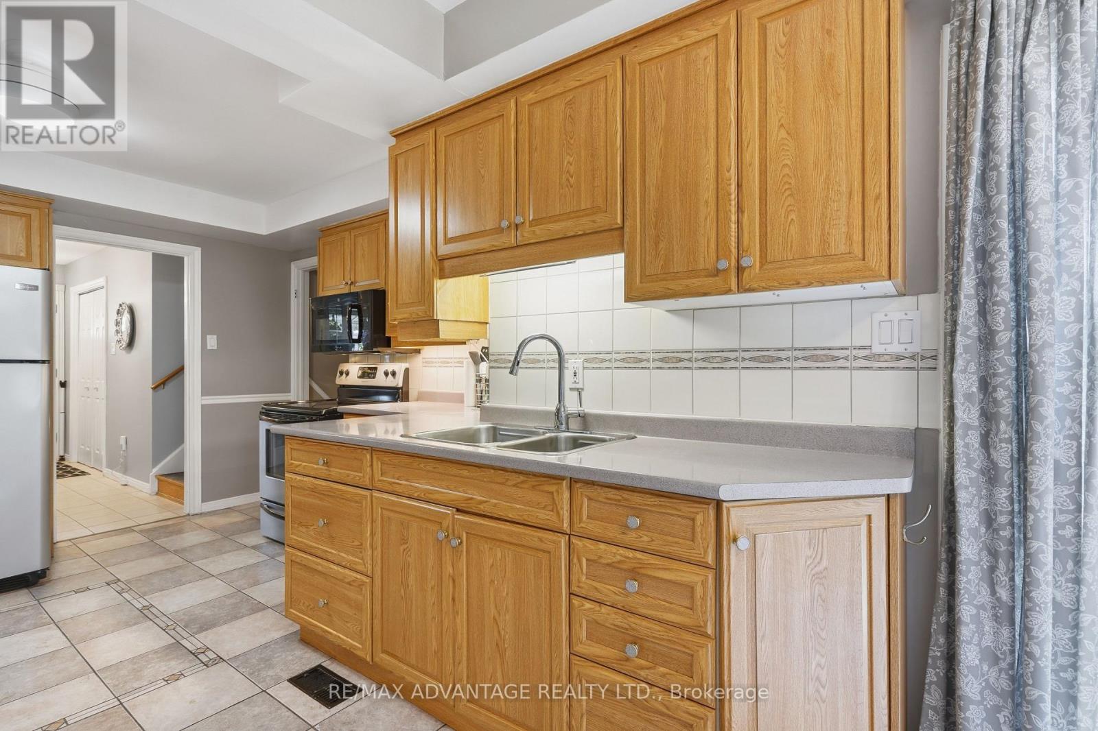 120 CHAMPLAIN CRESCENT - 14