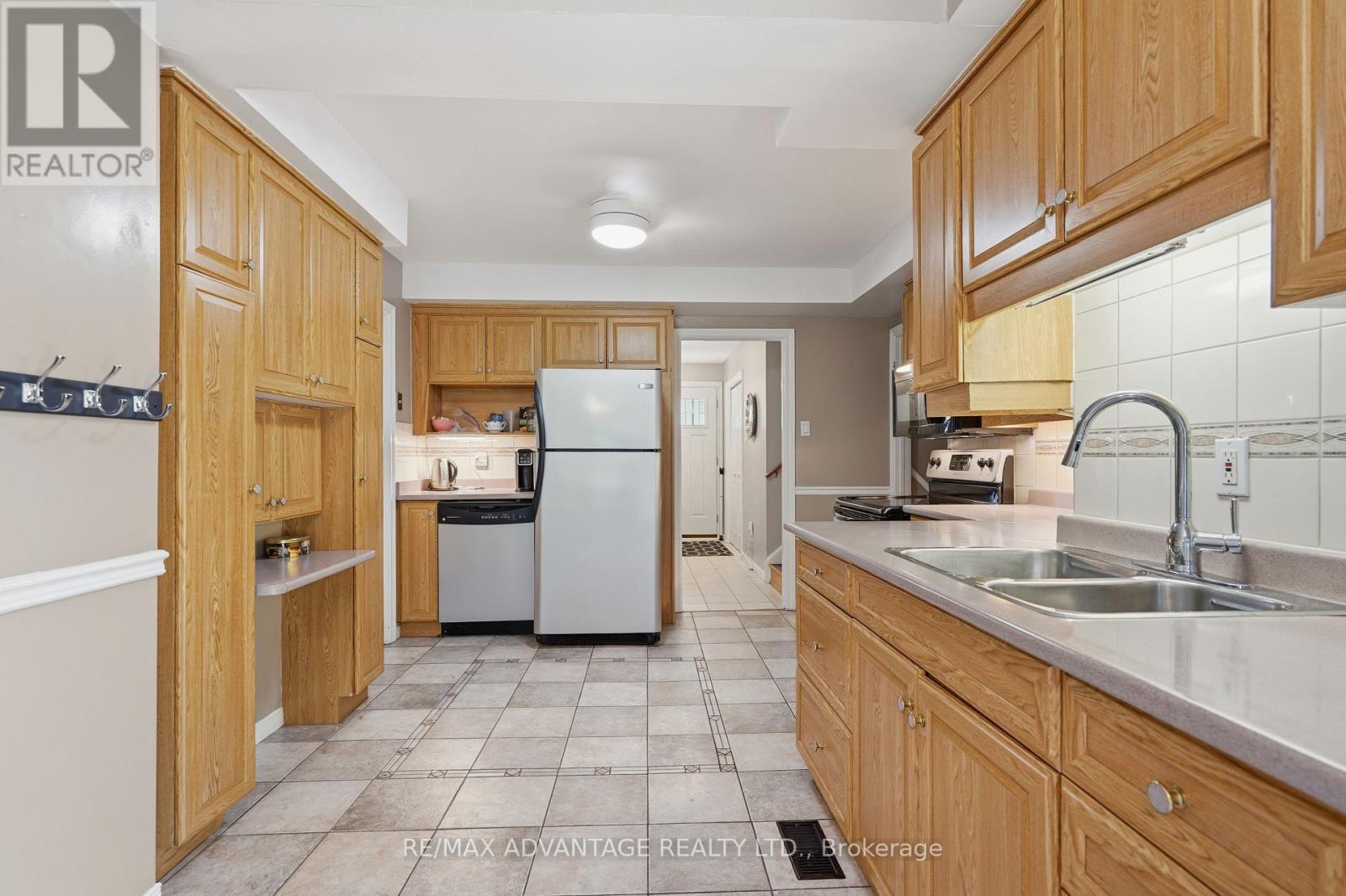 120 CHAMPLAIN CRESCENT - 15