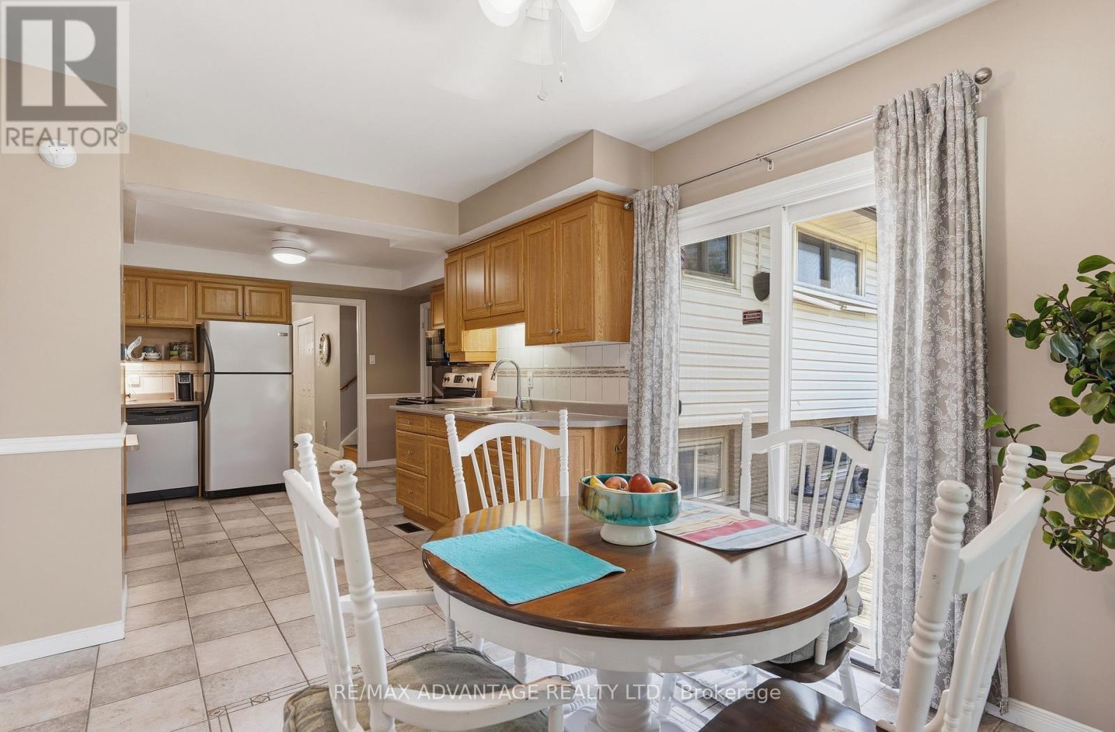 120 CHAMPLAIN CRESCENT - 17