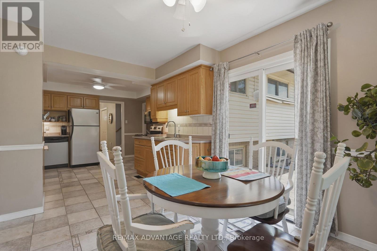 120 CHAMPLAIN CRESCENT - 18