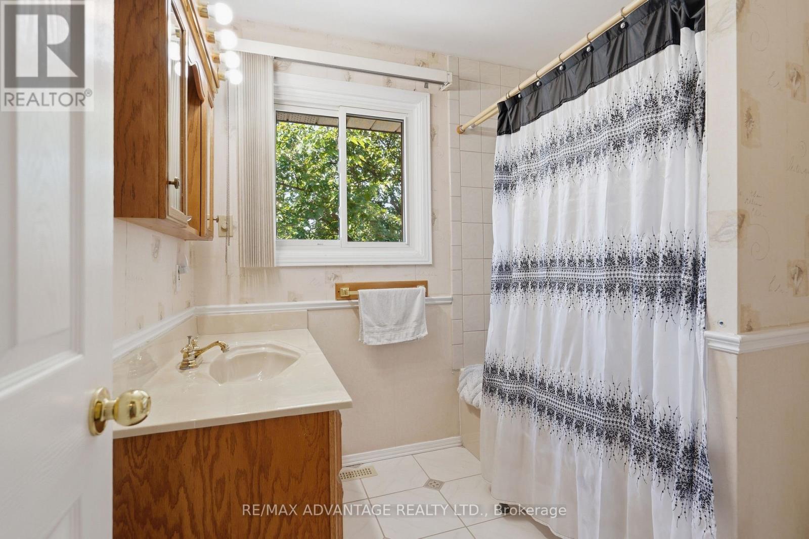 120 CHAMPLAIN CRESCENT - 25