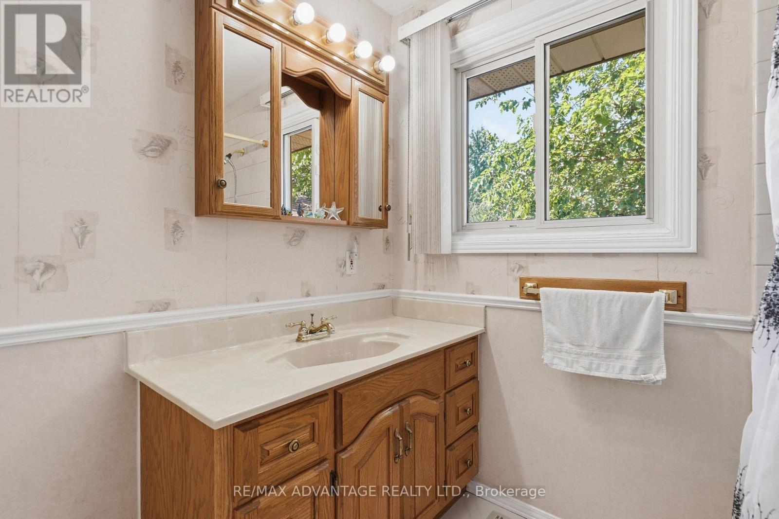 120 CHAMPLAIN CRESCENT - 26
