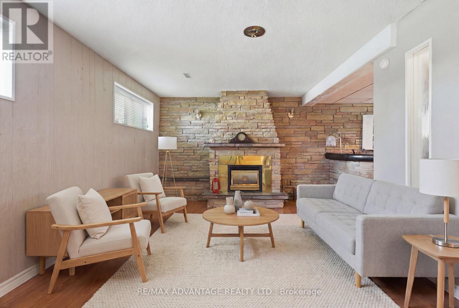 120 CHAMPLAIN CRESCENT - 27