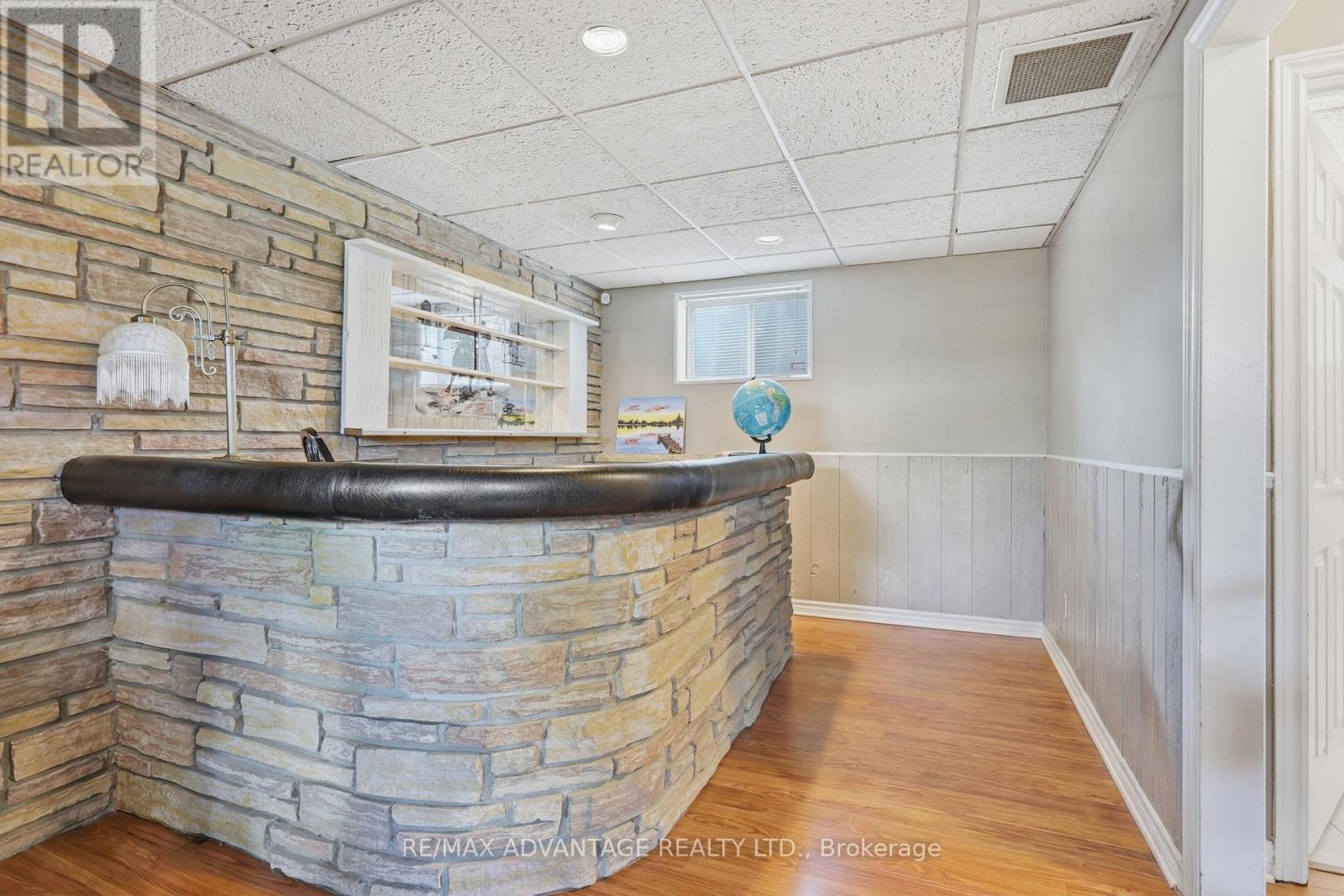 120 CHAMPLAIN CRESCENT - 29