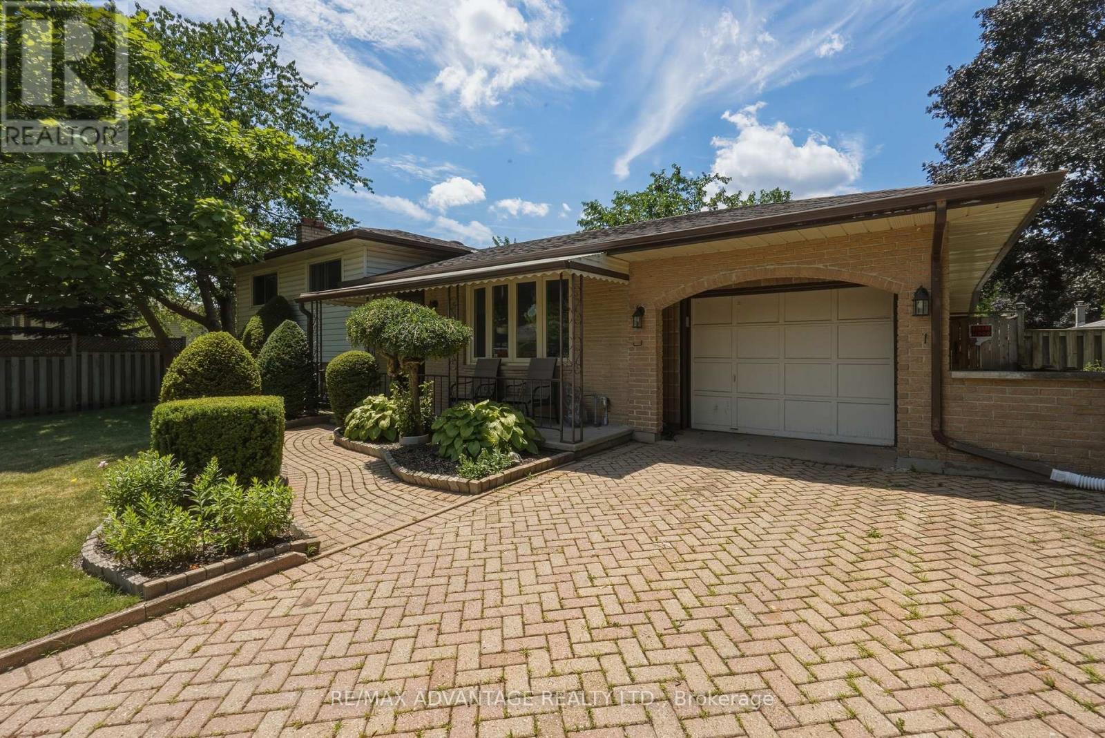 120 CHAMPLAIN CRESCENT - 3
