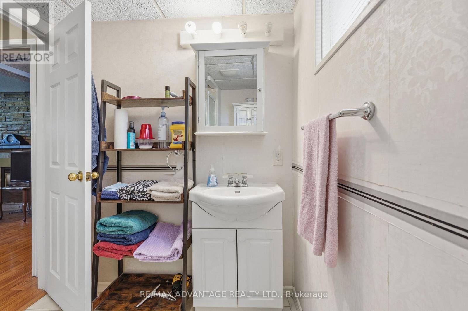 120 CHAMPLAIN CRESCENT - 30