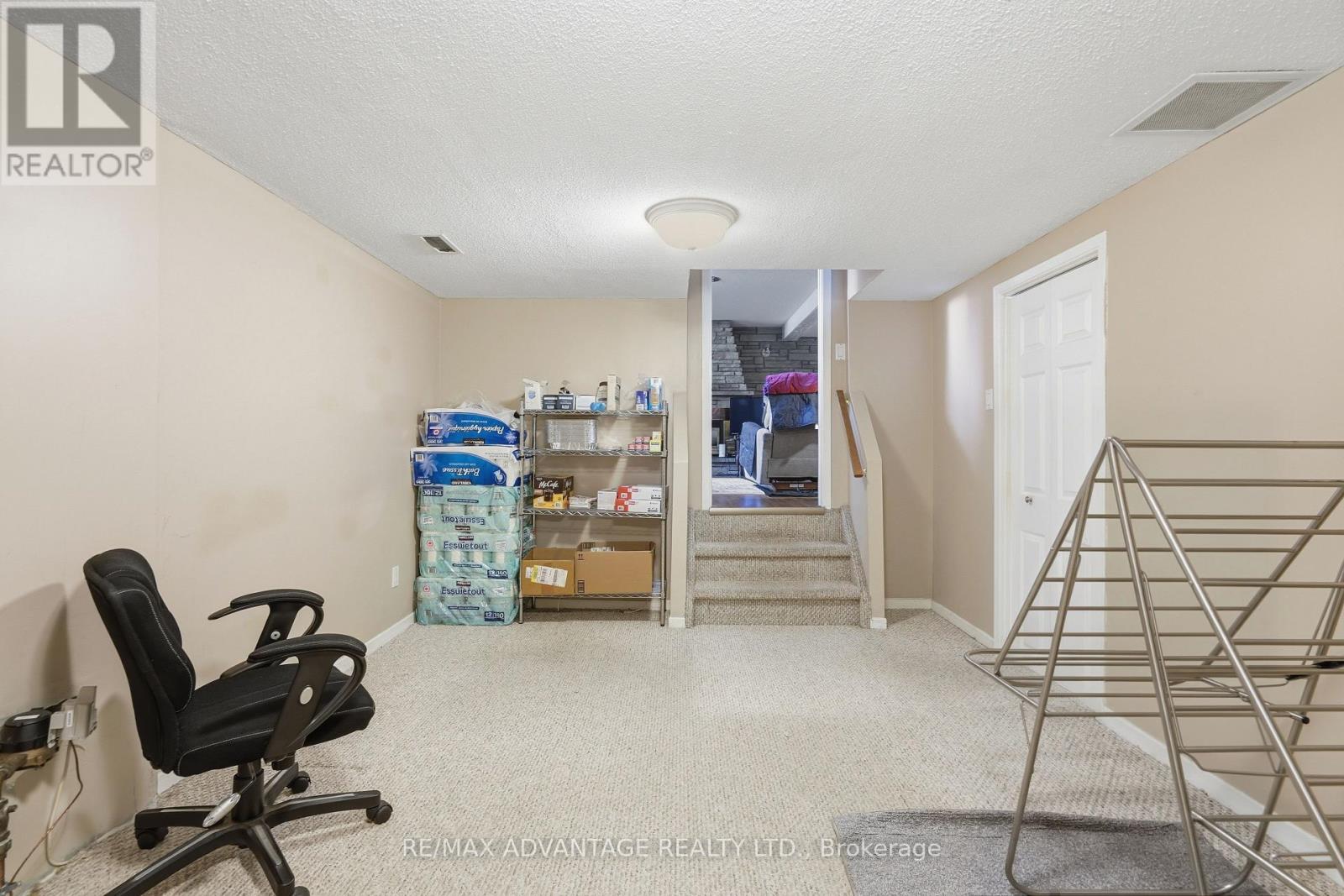 120 CHAMPLAIN CRESCENT - 33