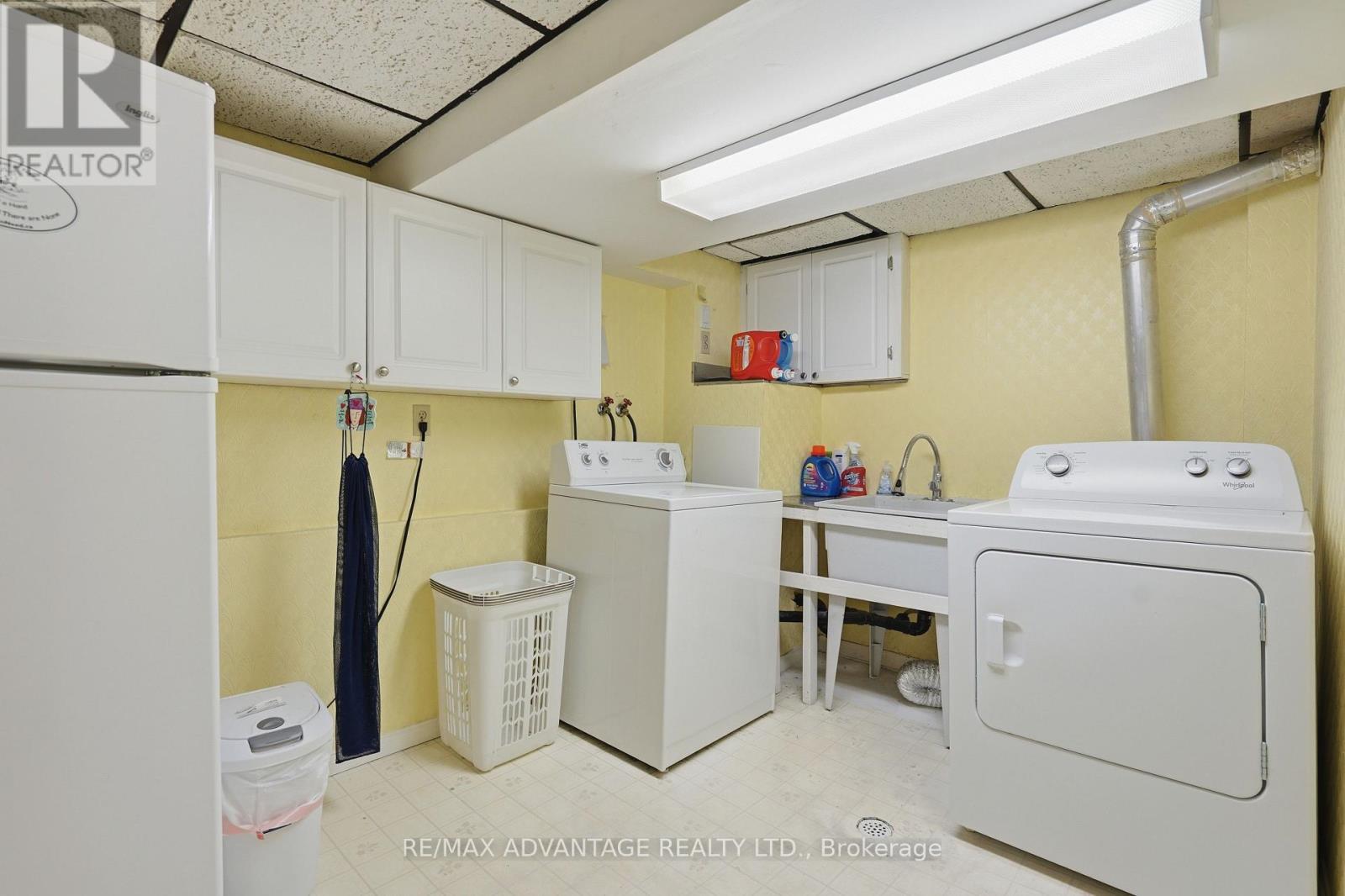 120 CHAMPLAIN CRESCENT - 34