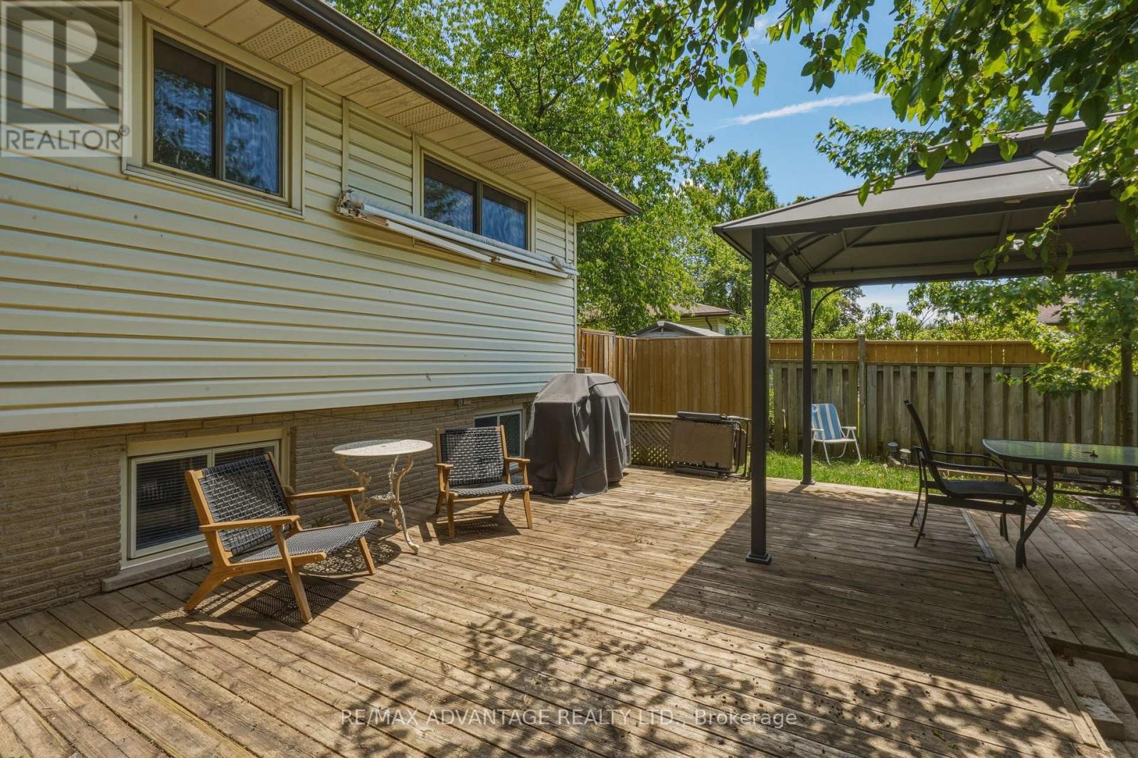 120 CHAMPLAIN CRESCENT - 38